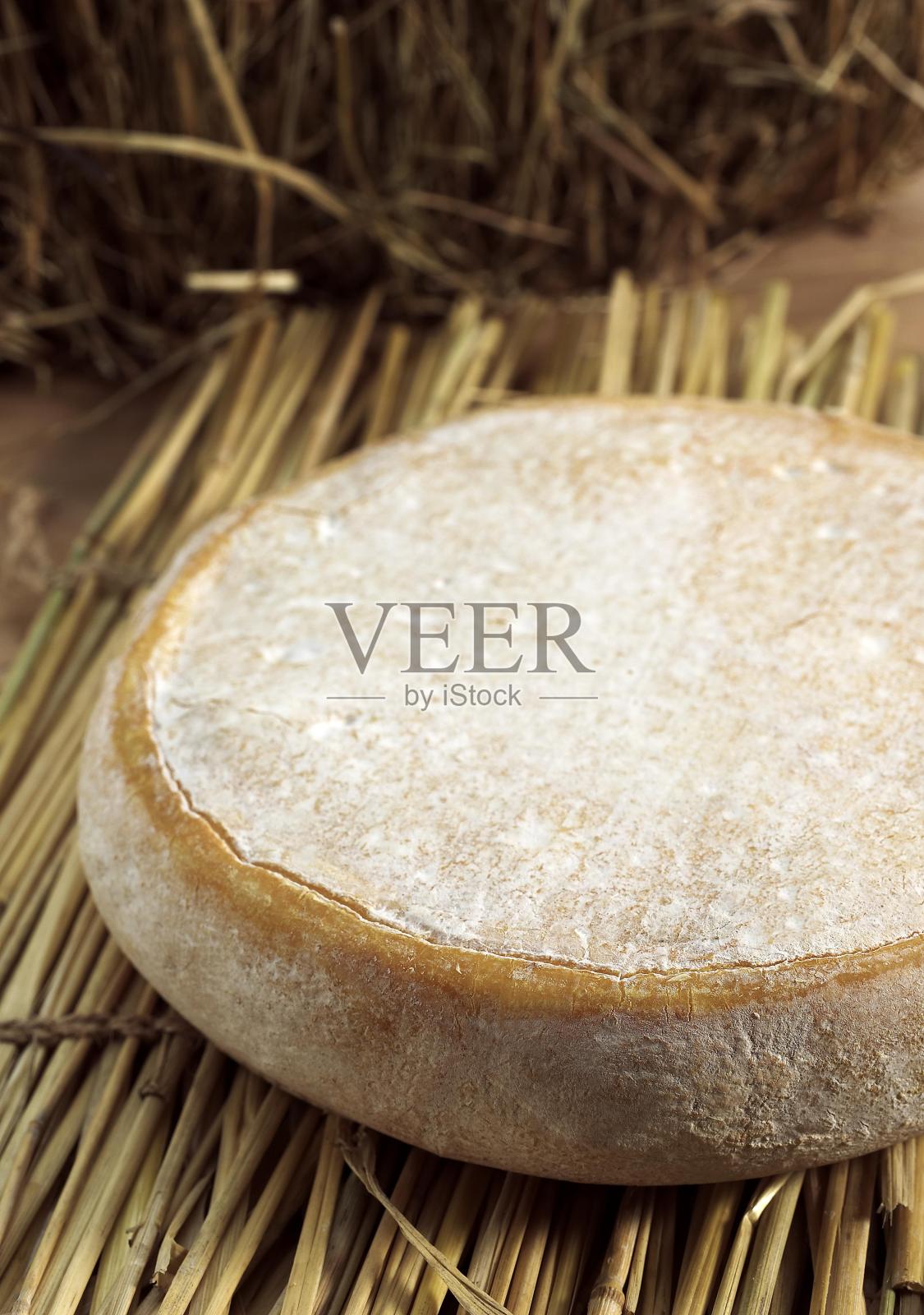 法国萨伏伊干酪,用牛奶制成照片摄影图片