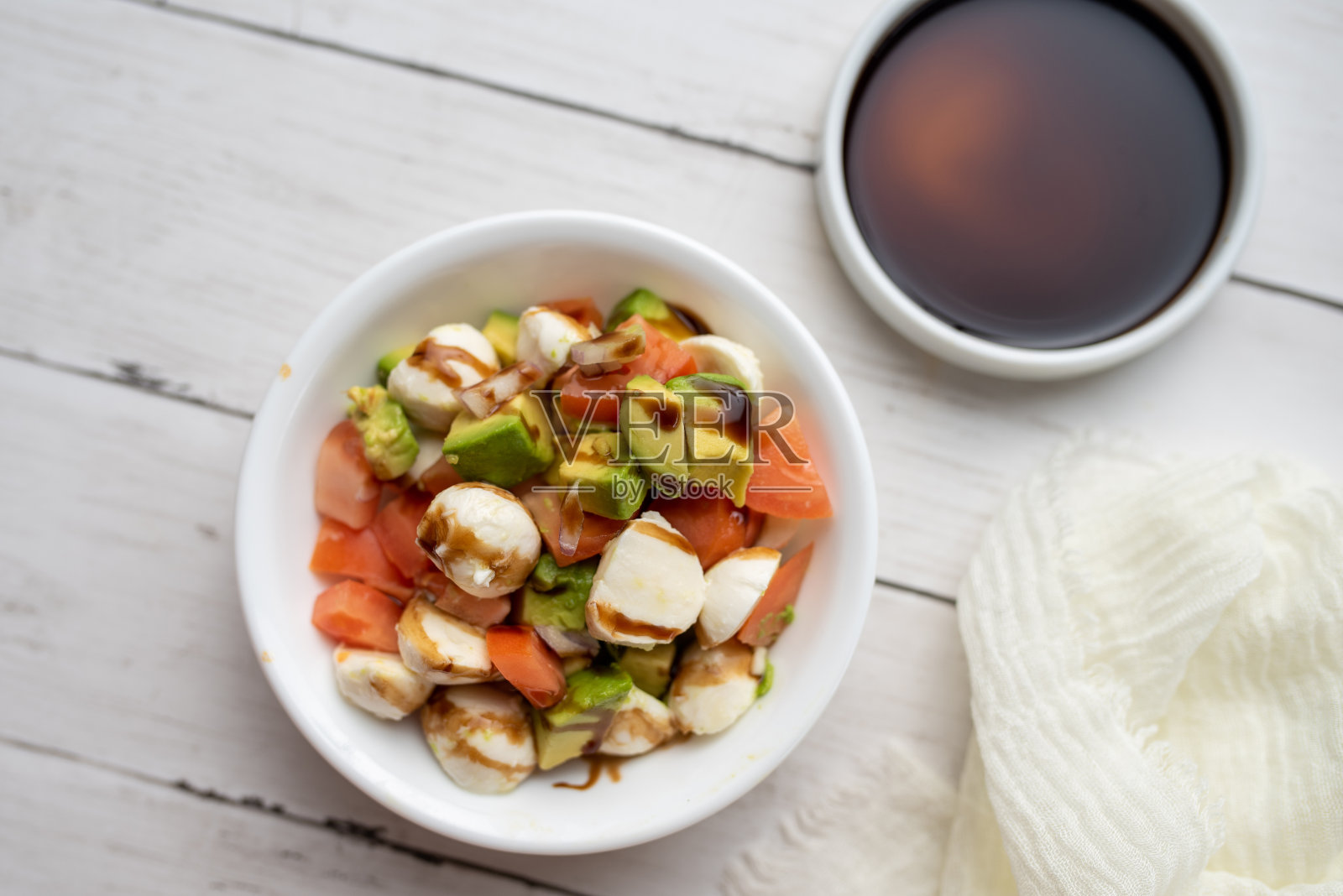 牛油果番茄沙拉照片摄影图片