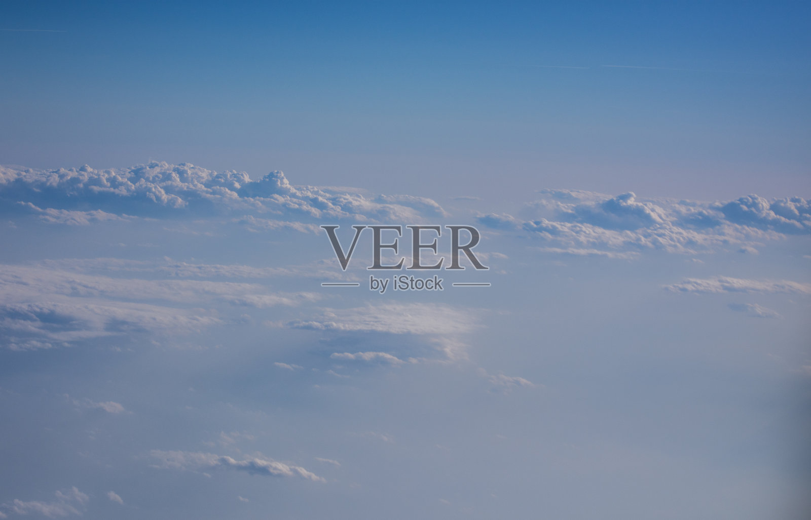 意大利天空中云层的鸟瞰图照片摄影图片