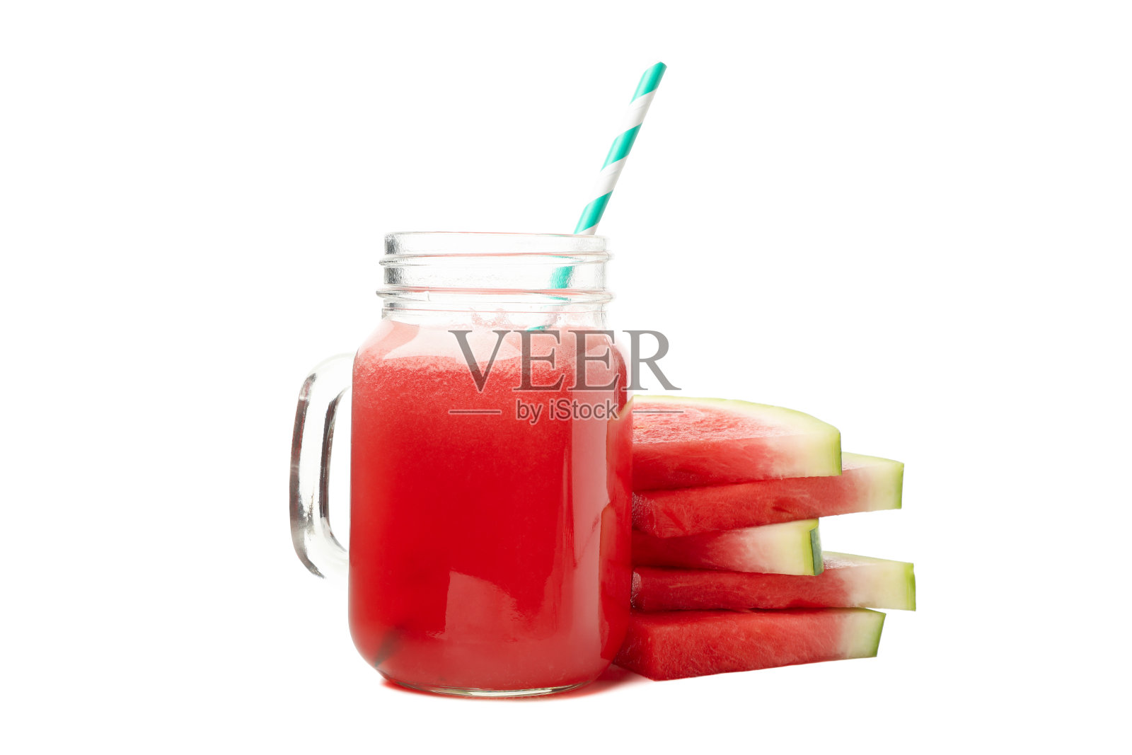 玻璃罐西瓜汁和切片孤立在白色的背景照片摄影图片