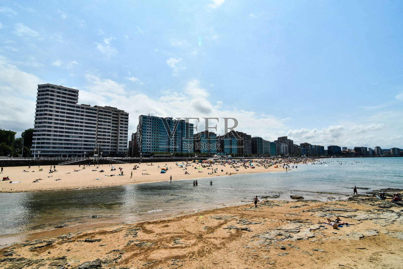 海滩的视图,照片作为背景在希洪,阿斯图里亚斯元首,西班牙欧洲照片摄影图片