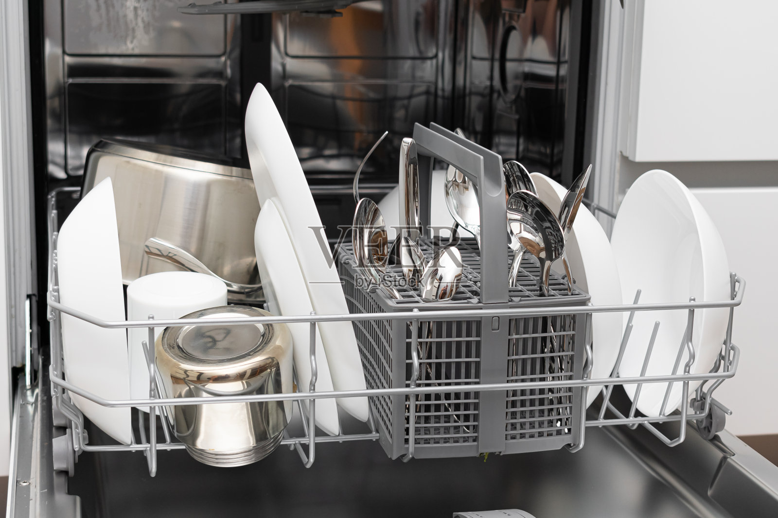 加载洗碗机照片摄影图片