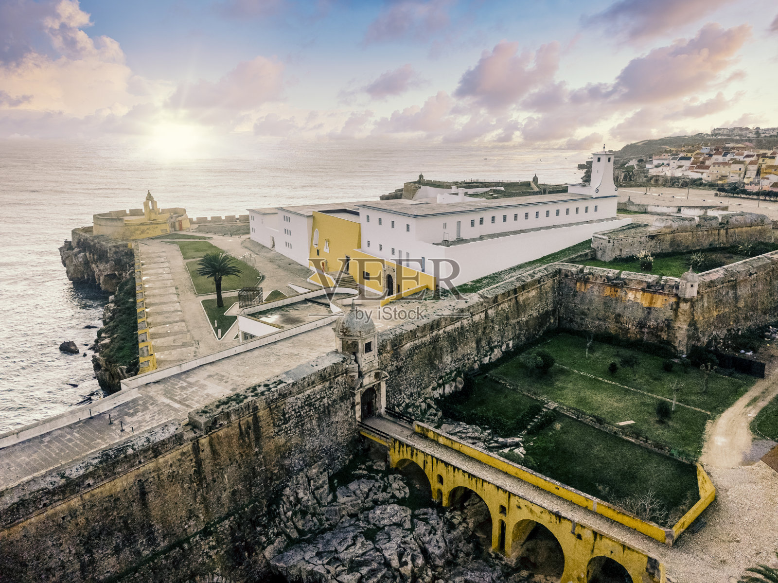 鸟瞰图Peniche要塞,莱利亚,葡萄牙照片摄影图片