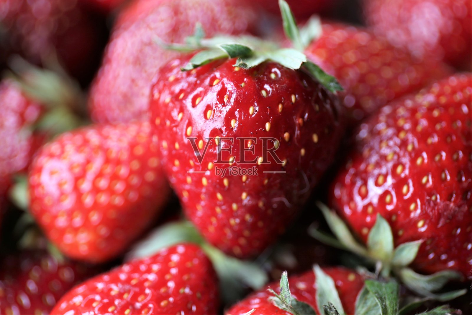 市场上的草莓照片摄影图片