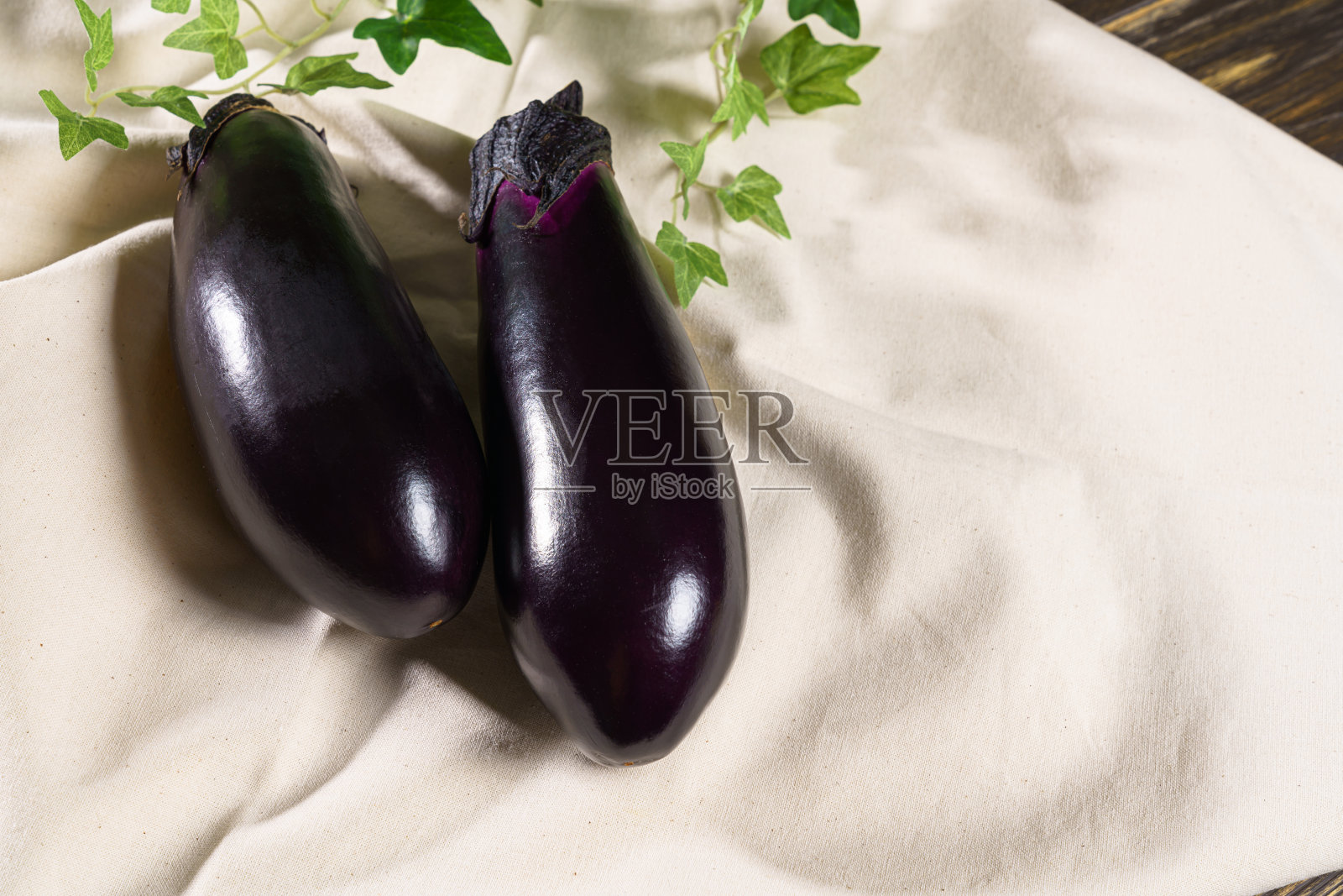 新鲜的茄子照片摄影图片