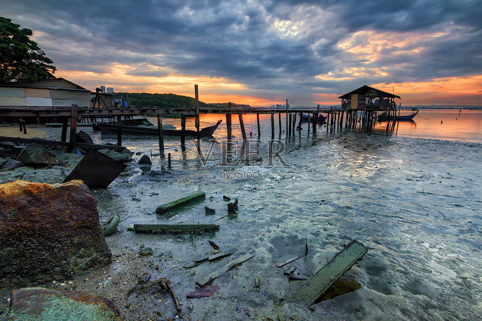 日出和退潮期间美丽的风景照片摄影图片