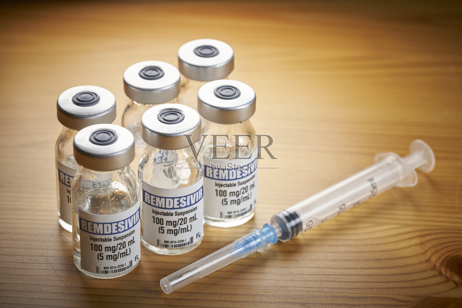 用于治疗covid-19的瑞德西韦瓶和注射器照片摄影图片