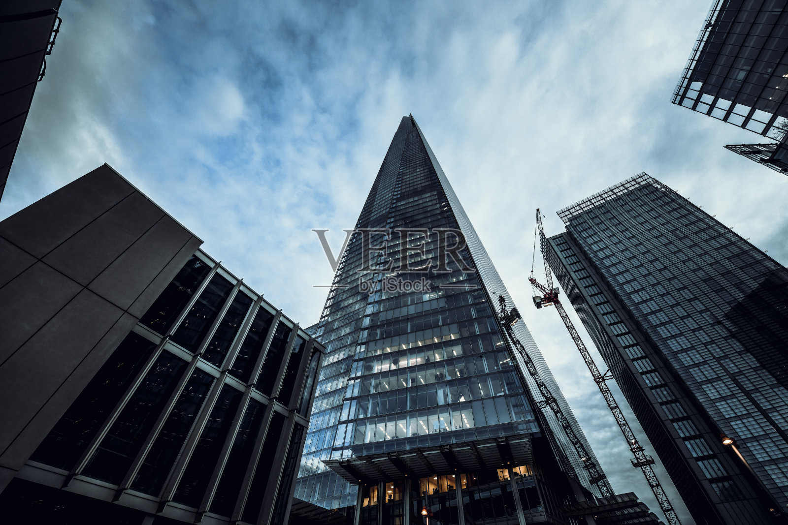 伦敦金融区大楼,低角度视图,英国照片摄影图片