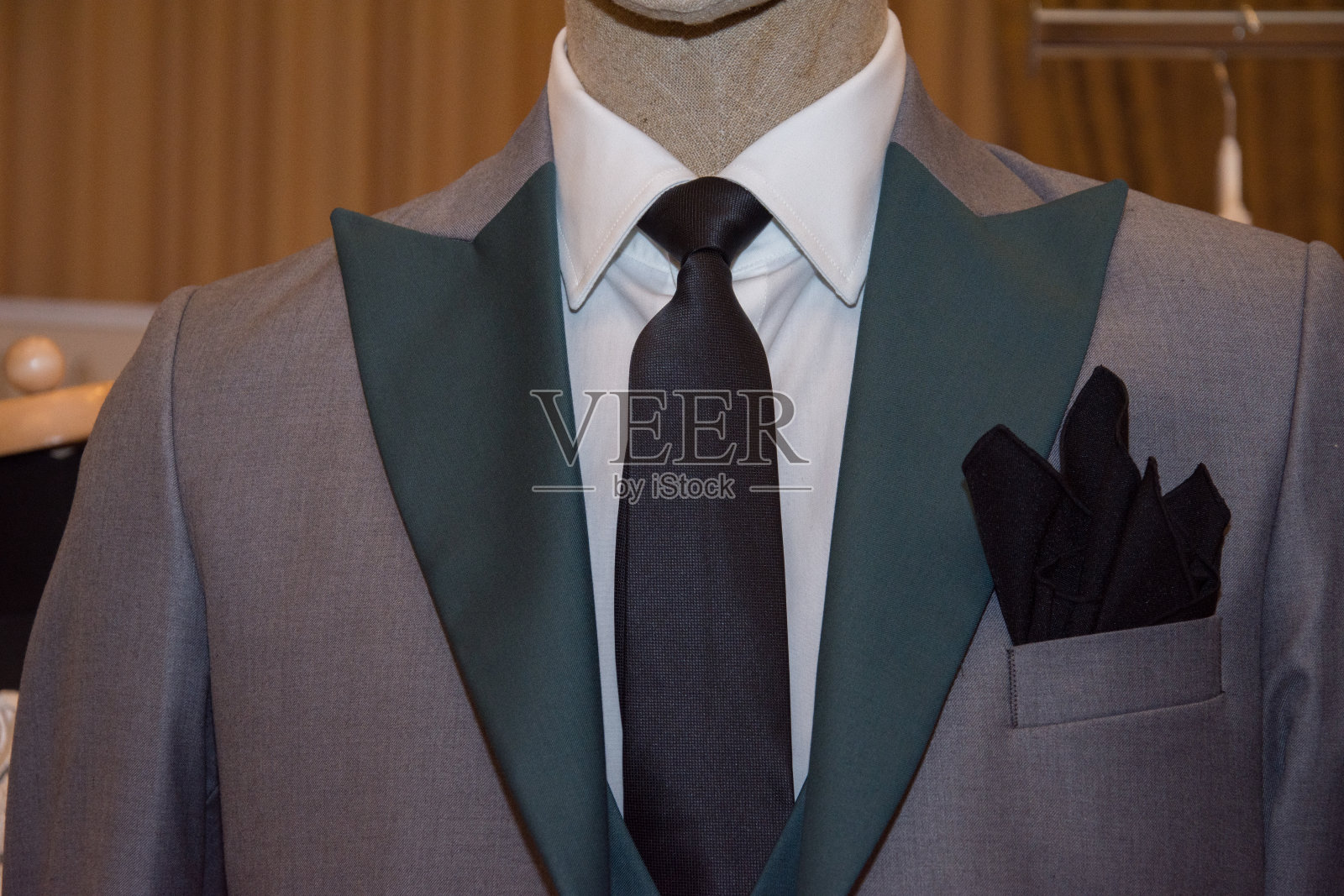 新郎节,现代风格:西装配黑色领带照片摄影图片