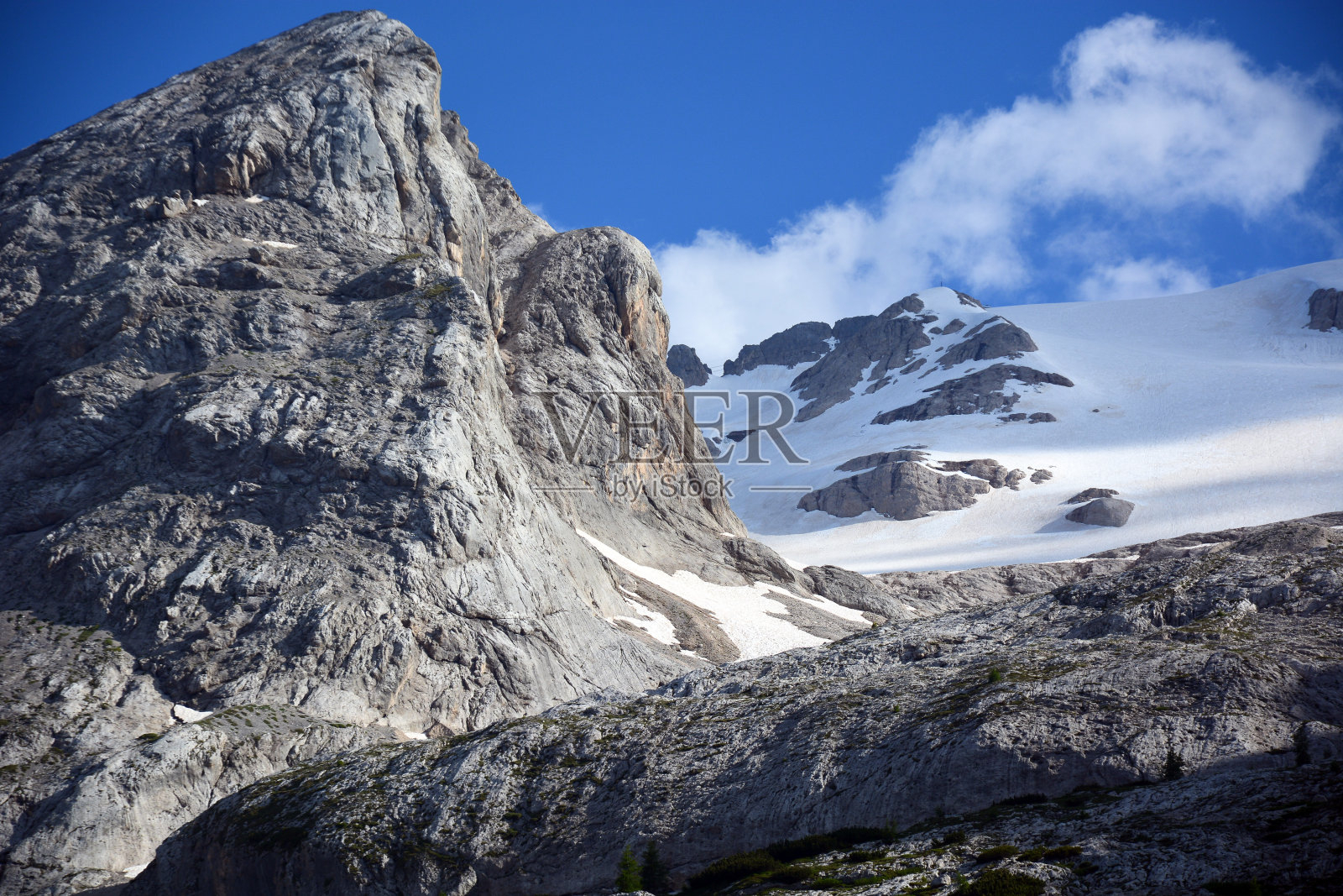春天的马尔莫拉达山照片摄影图片