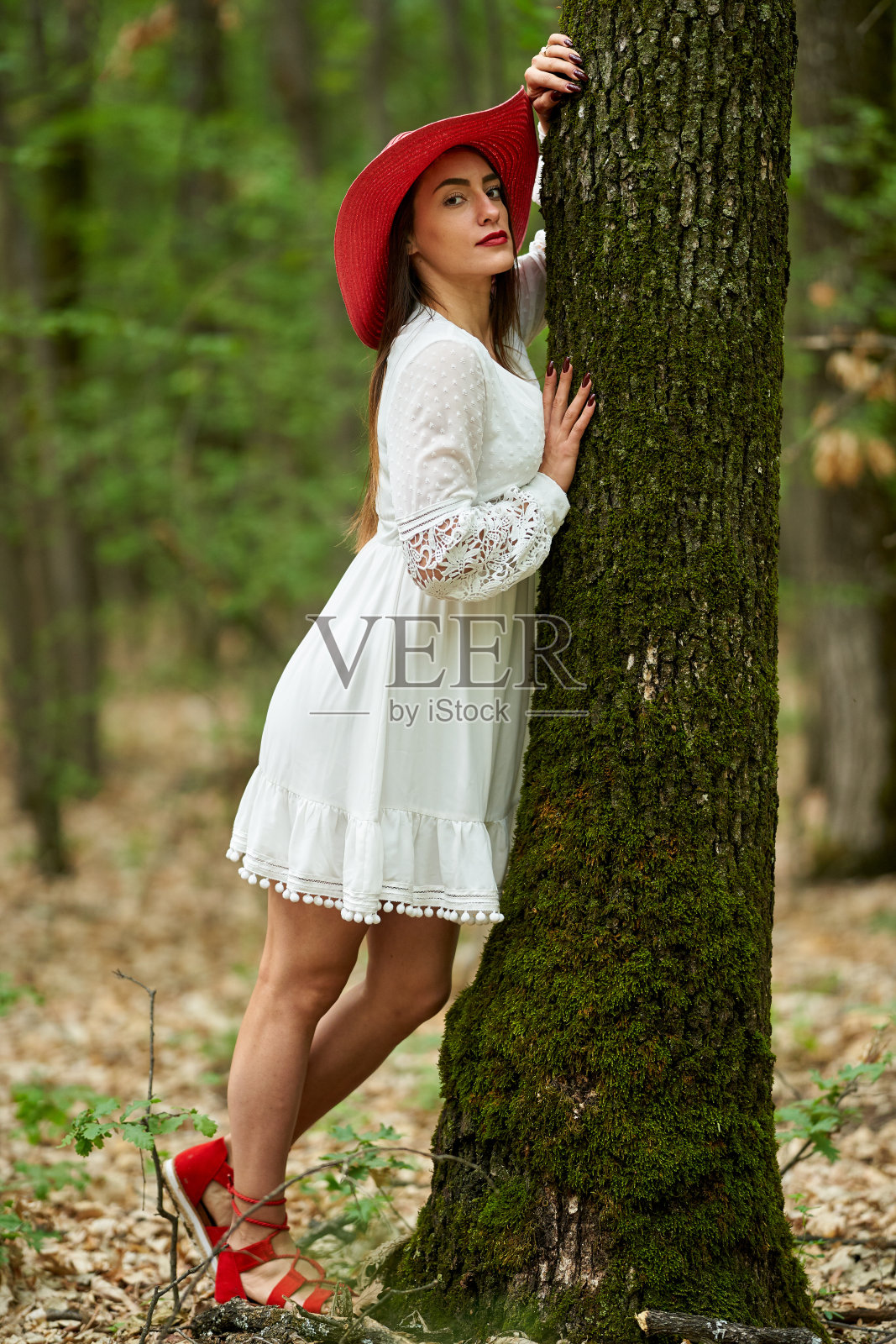 美丽模特在户外摆姿势照片摄影图片