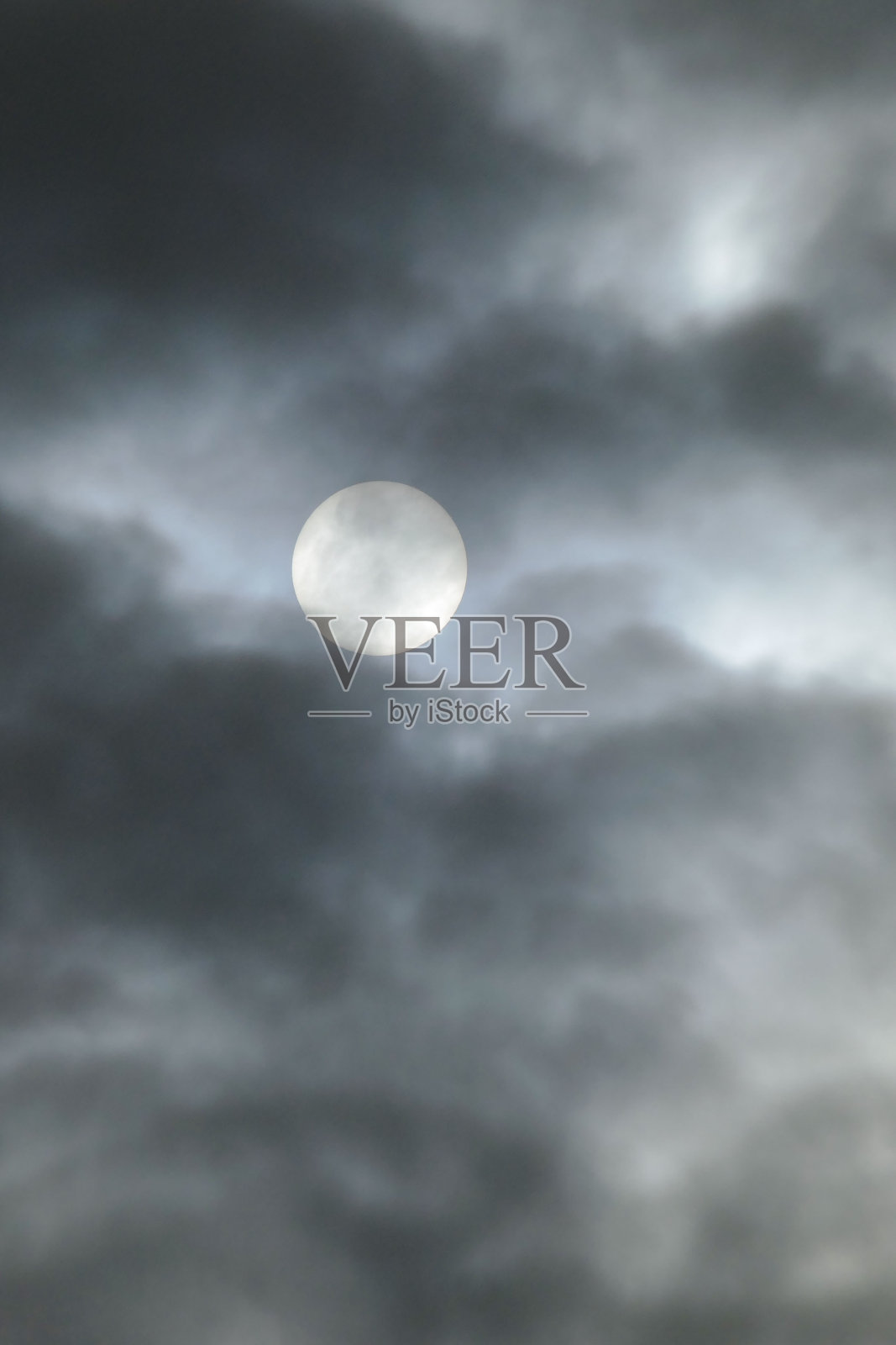 照片云朵后面的太阳照片摄影图片