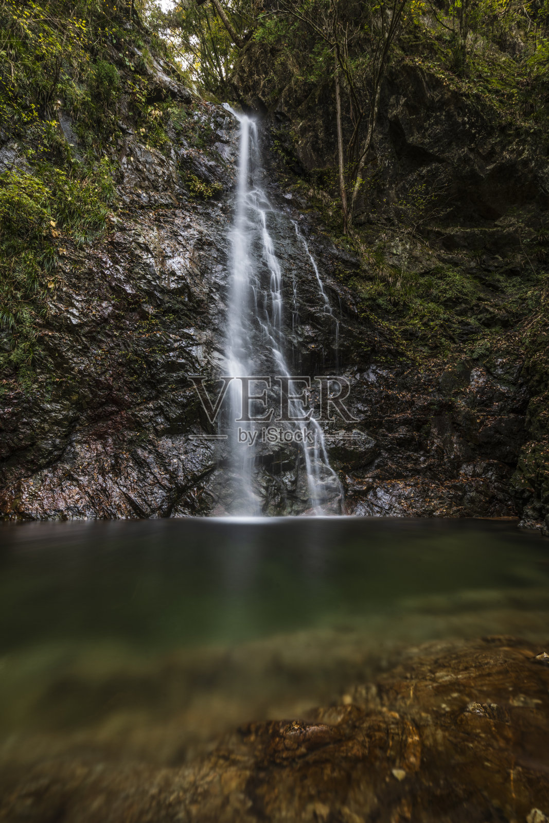 秋色瀑布照片摄影图片