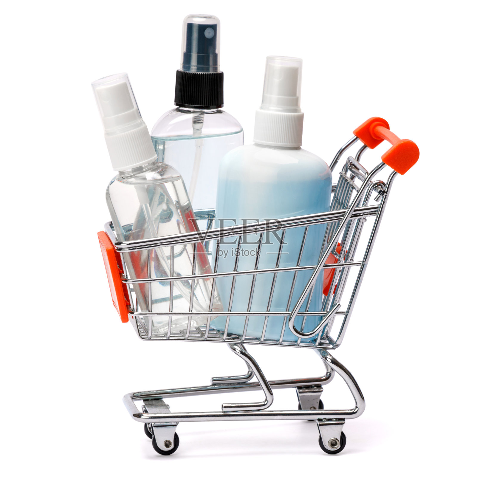 一组洗手液喷雾和液体肥皂瓶在小购物车的篮子孤立在白色的背景照片摄影图片