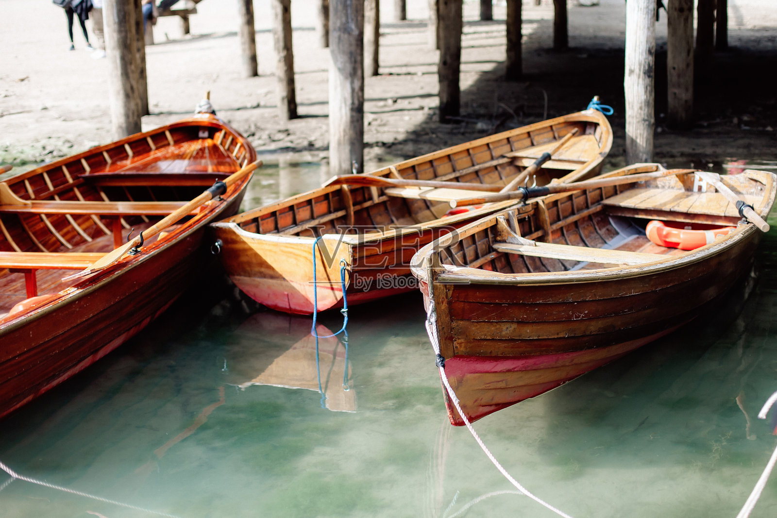 布雷斯湖 (Pragser Wildsee) 的景色照片摄影图片