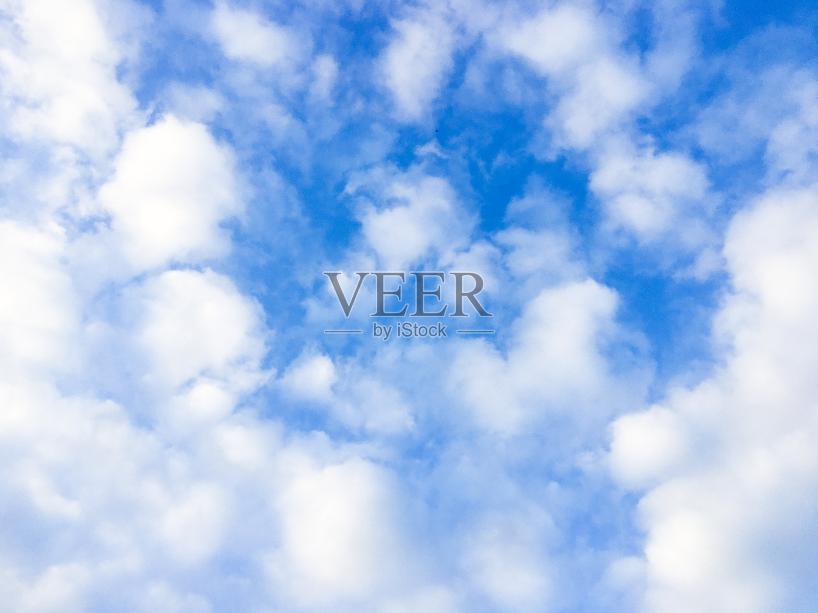 云和蓝天与复制空间的背景照片摄影图片