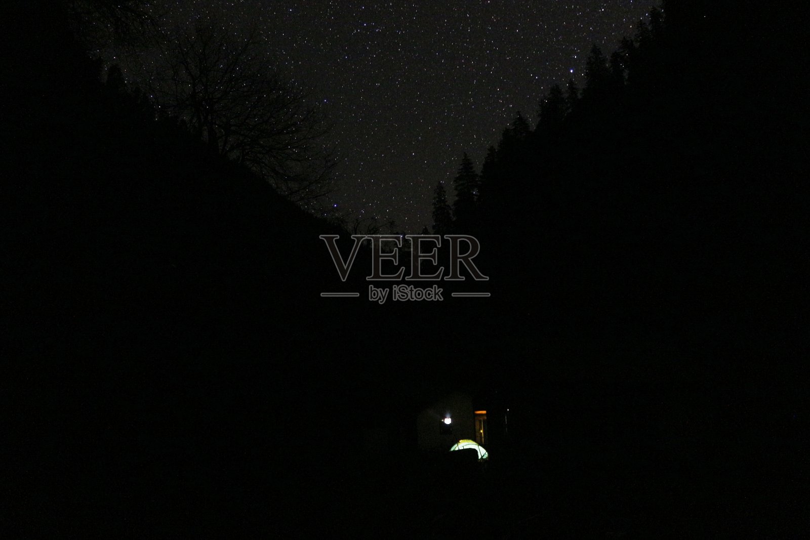 一个美丽的夜晚照片摄影图片