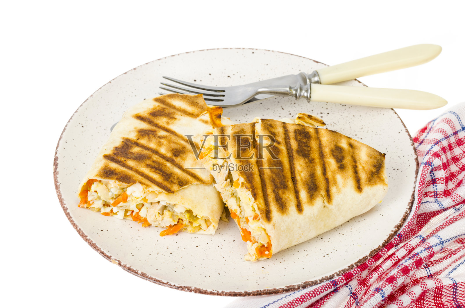 沙瓦玛,皮塔饼,鸡肉玉米饼和辣胡萝卜。照片摄影图片