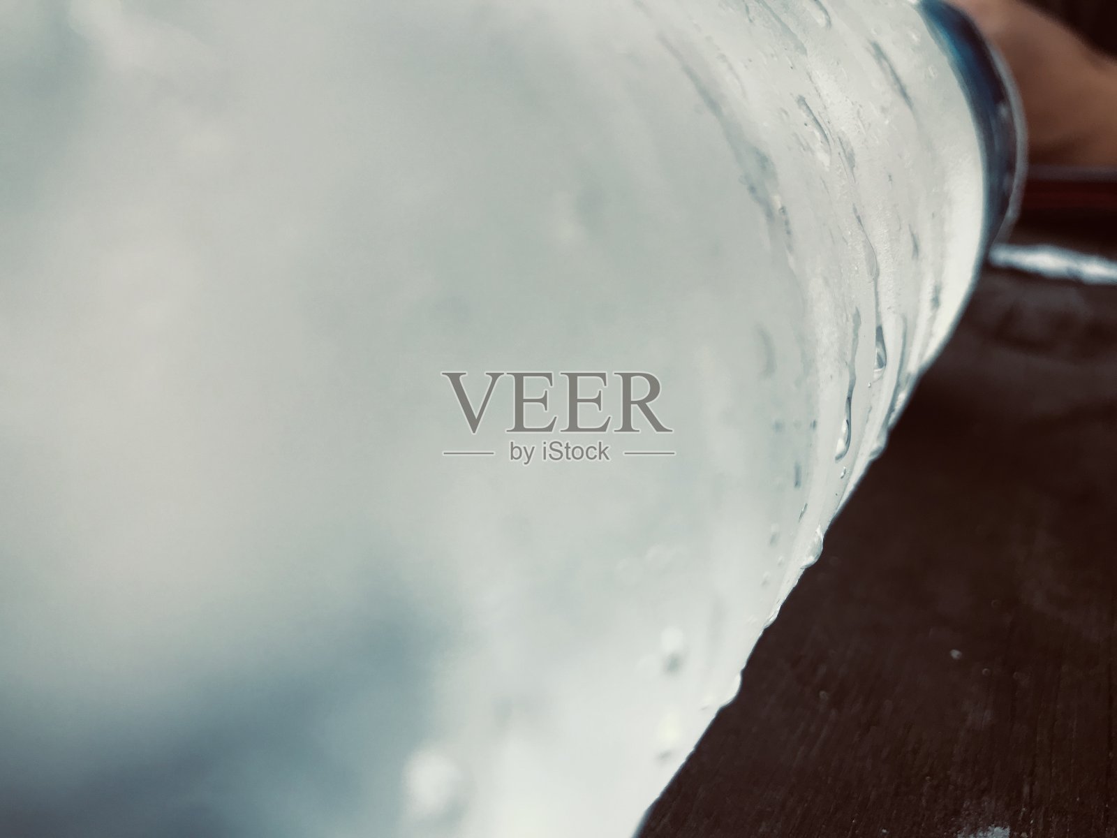 滴水蒸汽表好照片摄影图片