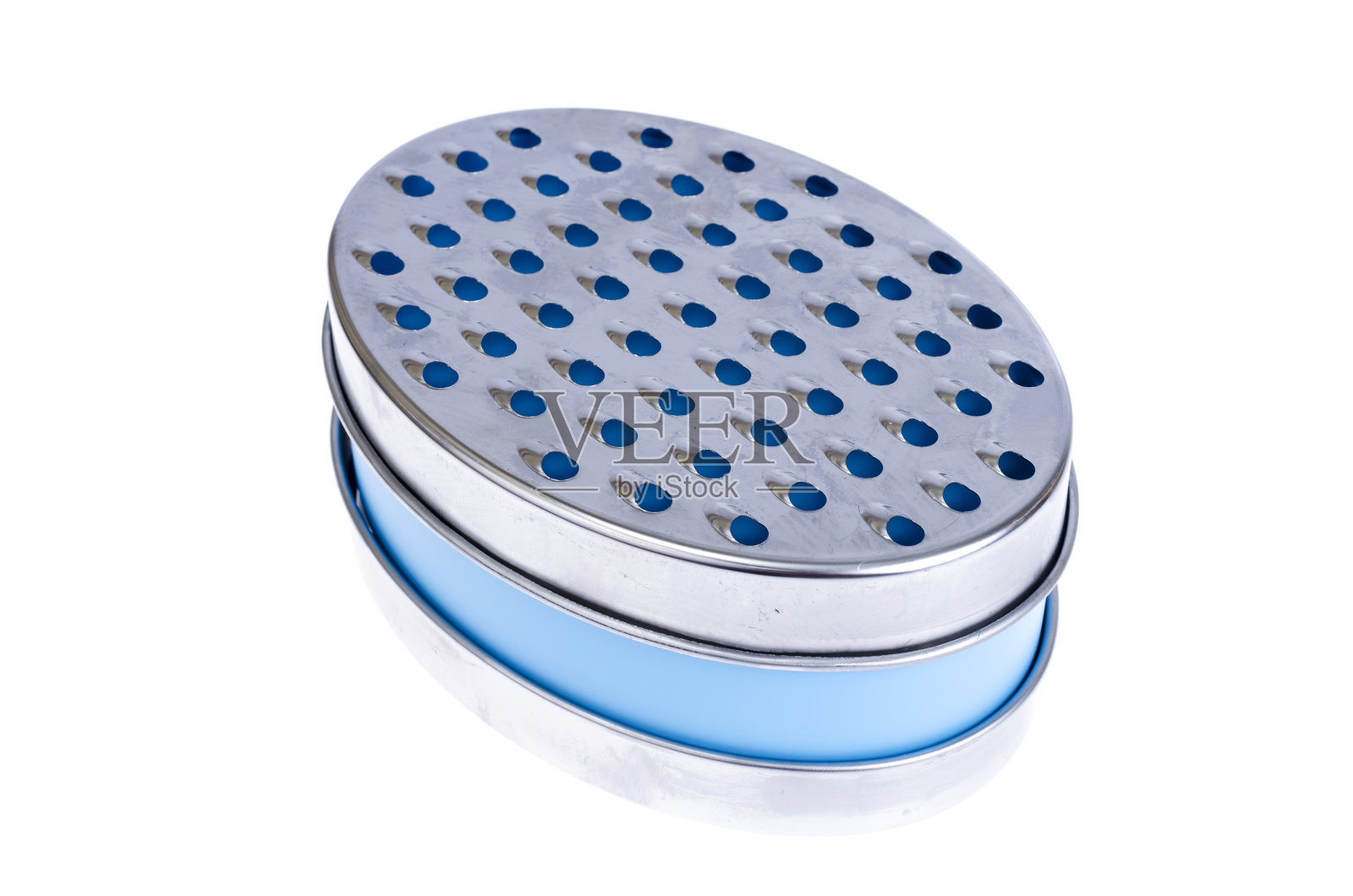 容器与不同的金属刨丝产品。照片摄影图片