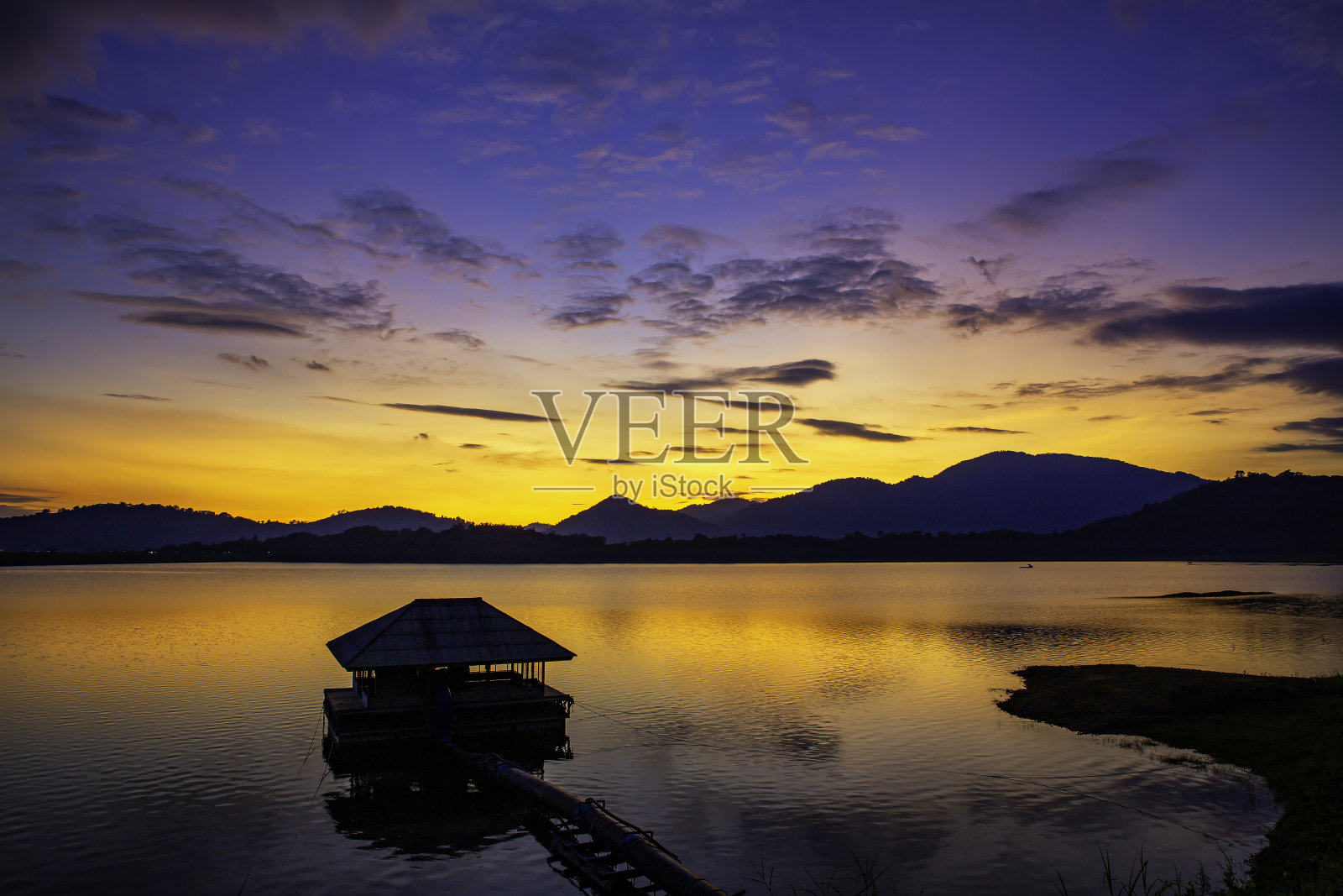 那空Nayok省怀通水库。照片摄影图片