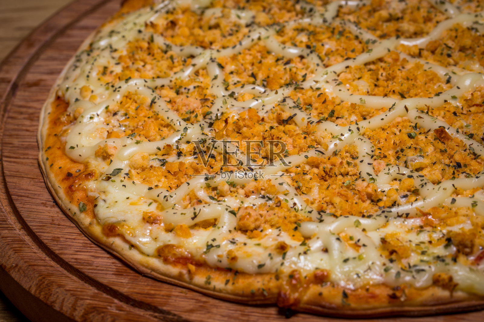 鸡披萨加鲶鱼奶酪,在巴西被称为鸡披萨加鲶鱼奶酪。照片摄影图片