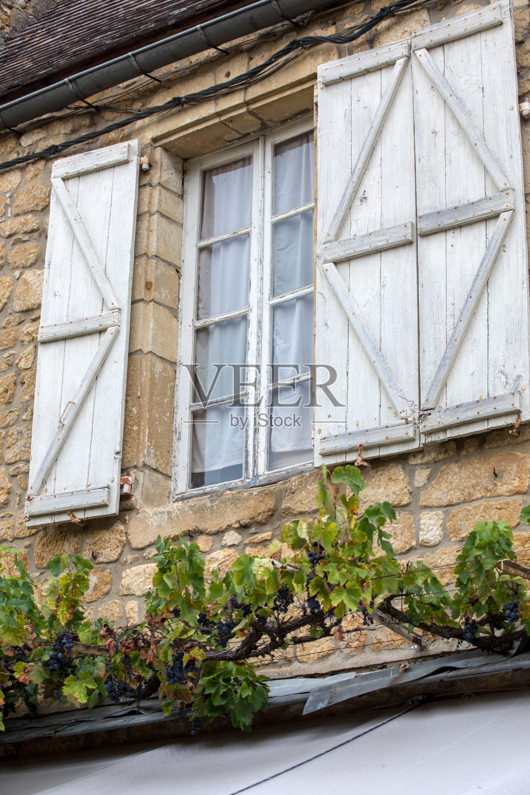 多姆的古老石屋,木制百叶窗。时任法国,法国照片摄影图片