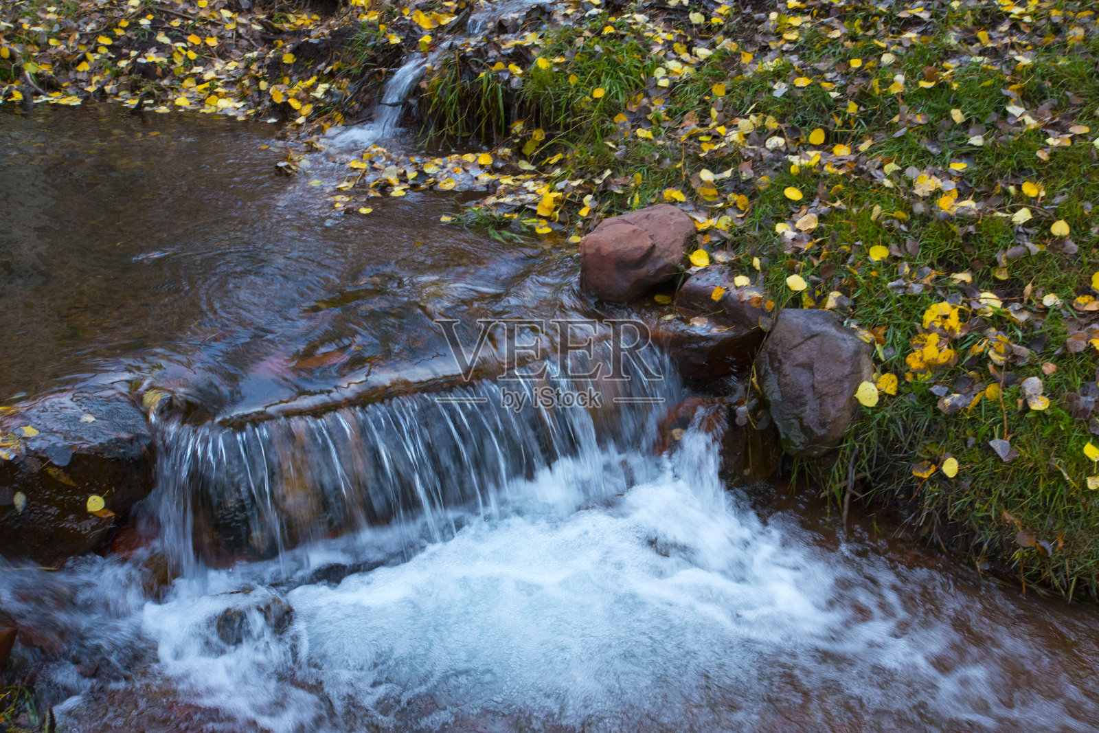 小溪-小山溪-靠近科罗拉多州的阿斯彭照片摄影图片