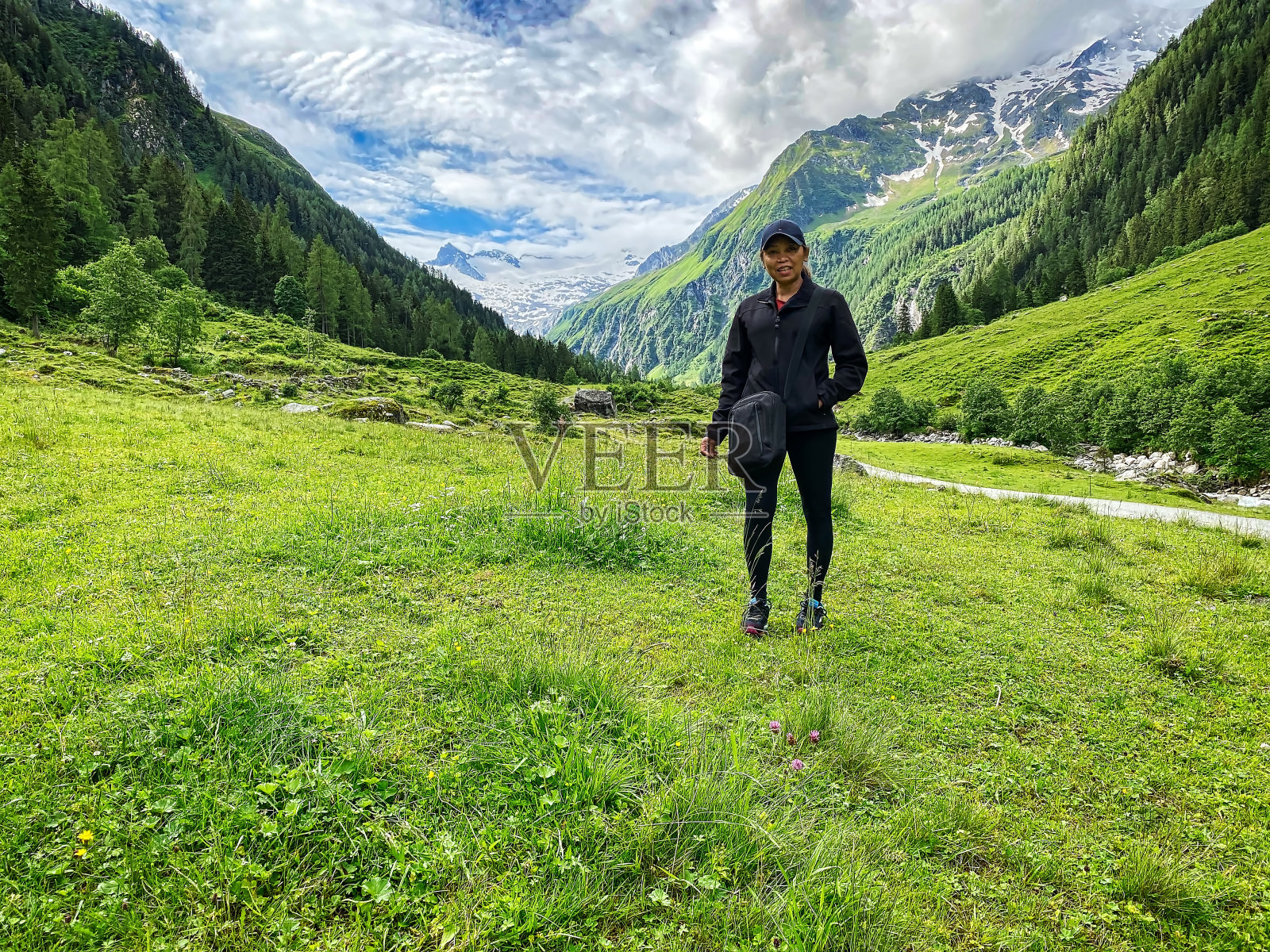 在阿尔卑斯山度假照片摄影图片