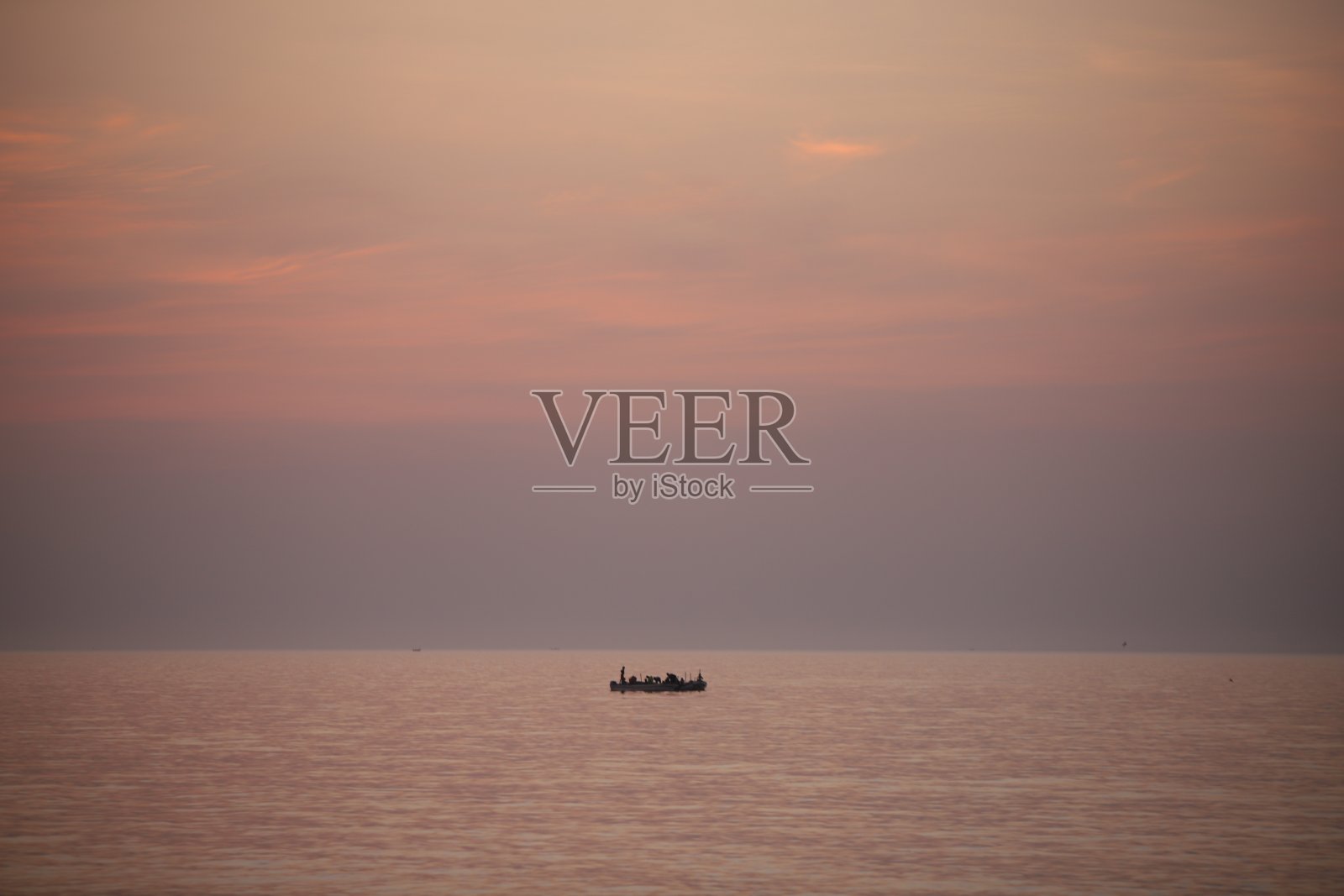 阿曼海滩上的人群剪影照片摄影图片