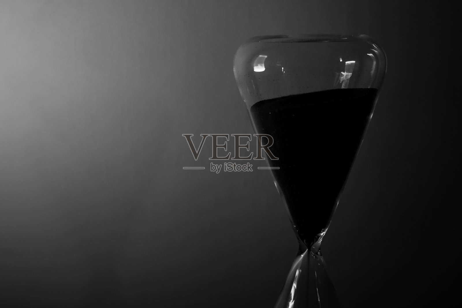 黑白戏剧性沙漏照片摄影图片