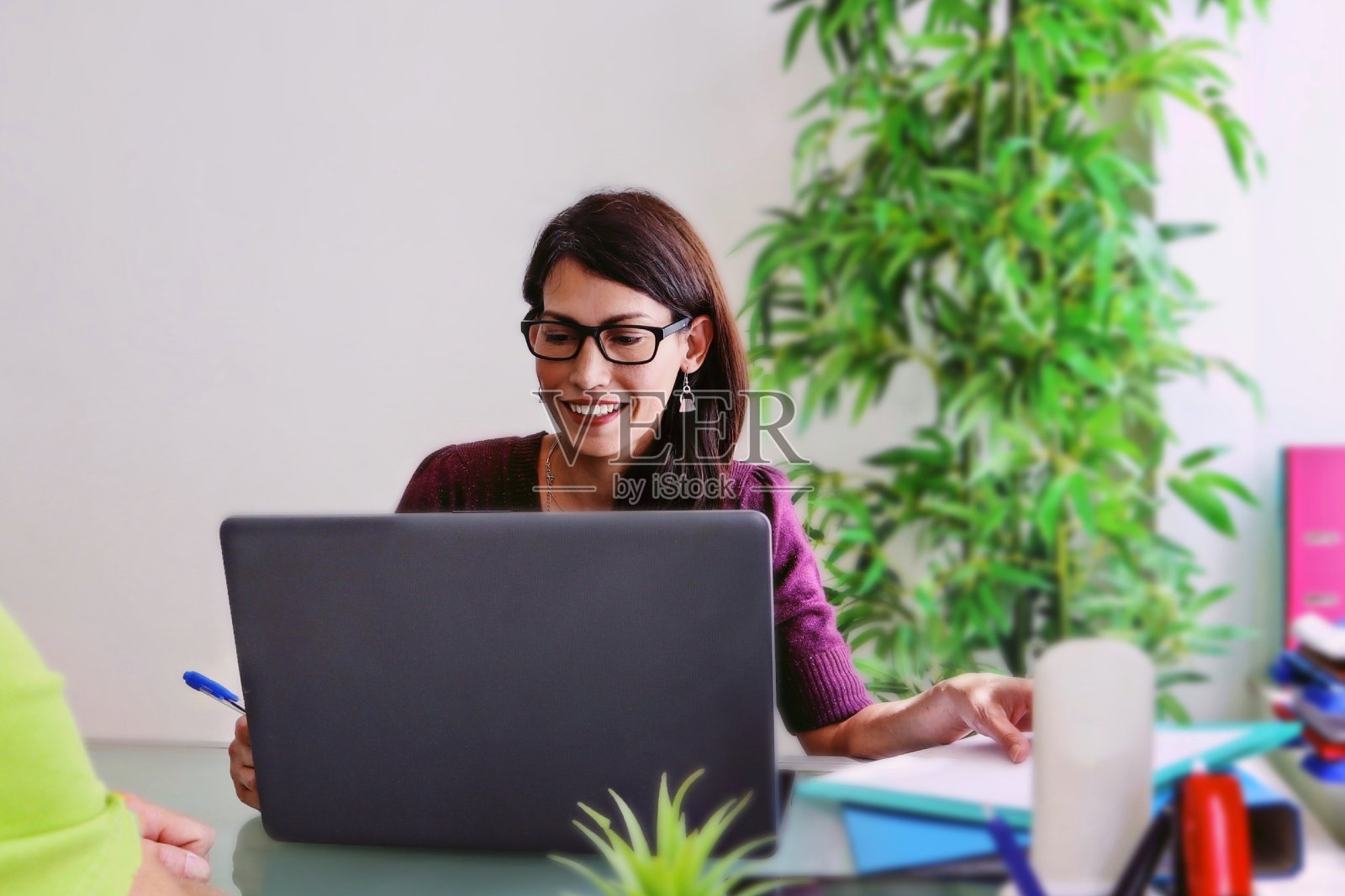 五颜六色的办公室材料照片摄影图片