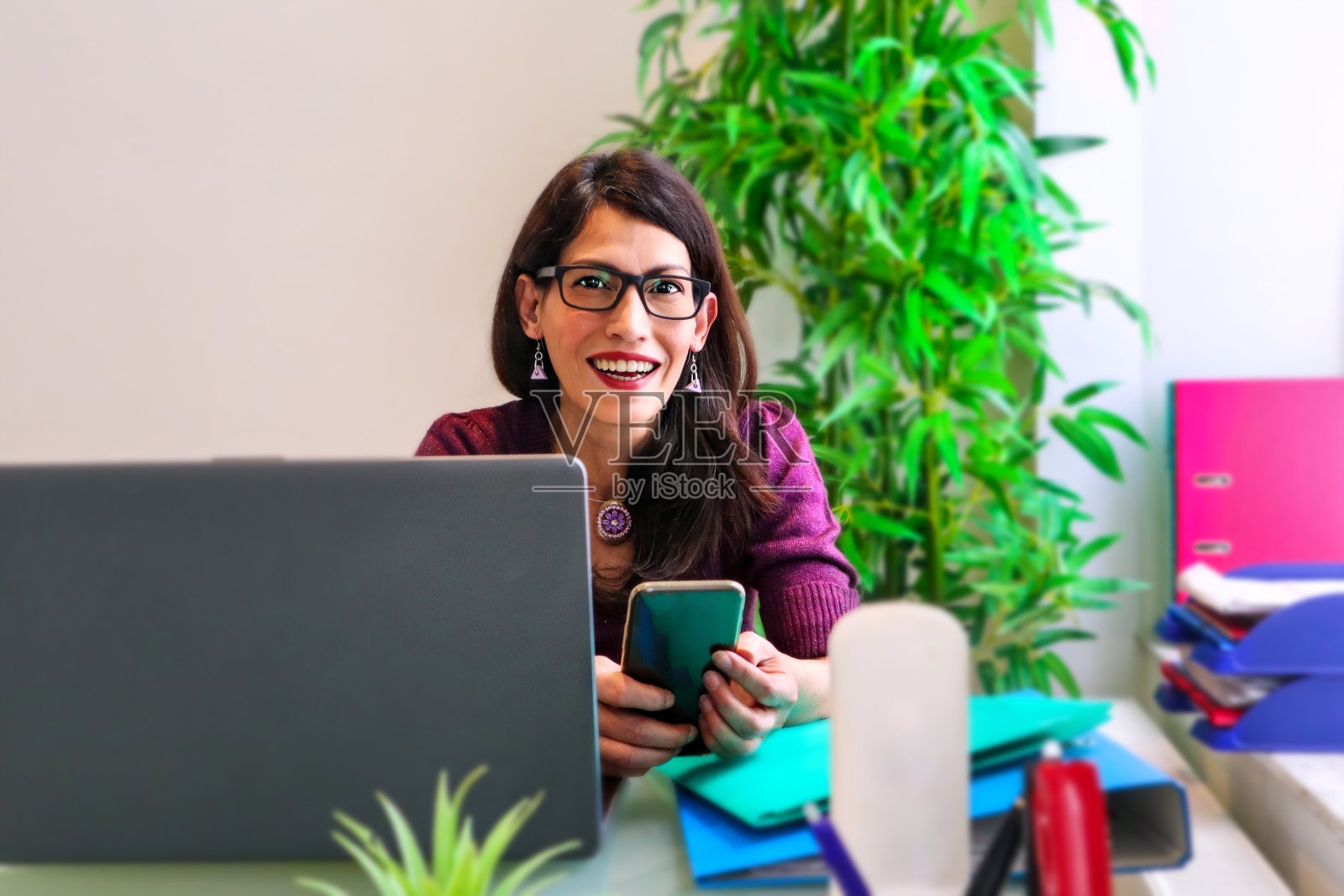 五颜六色的办公室材料照片摄影图片