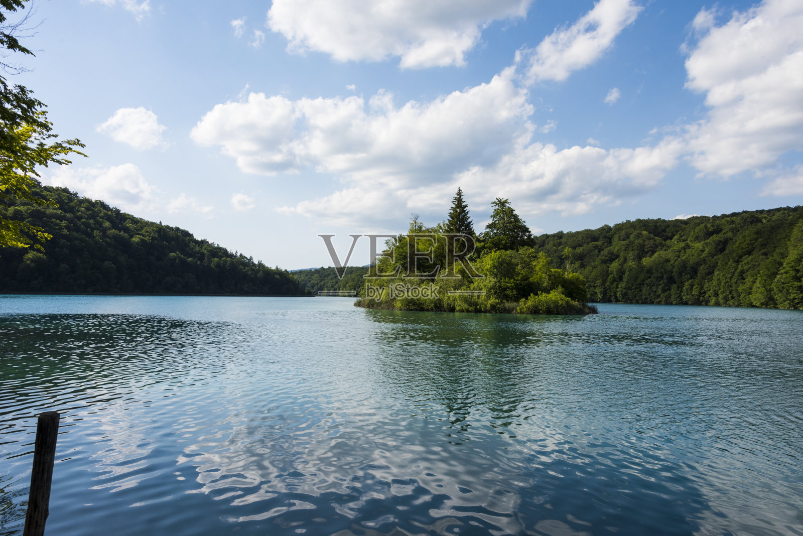 木制平台和湖泊景观照片摄影图片