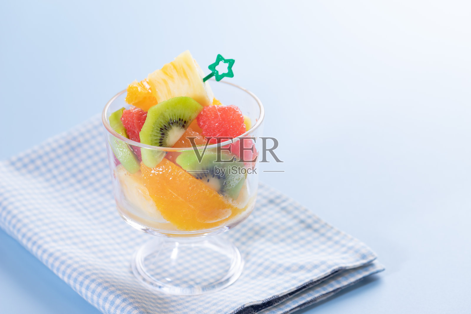 满满一杯水果沙拉照片摄影图片
