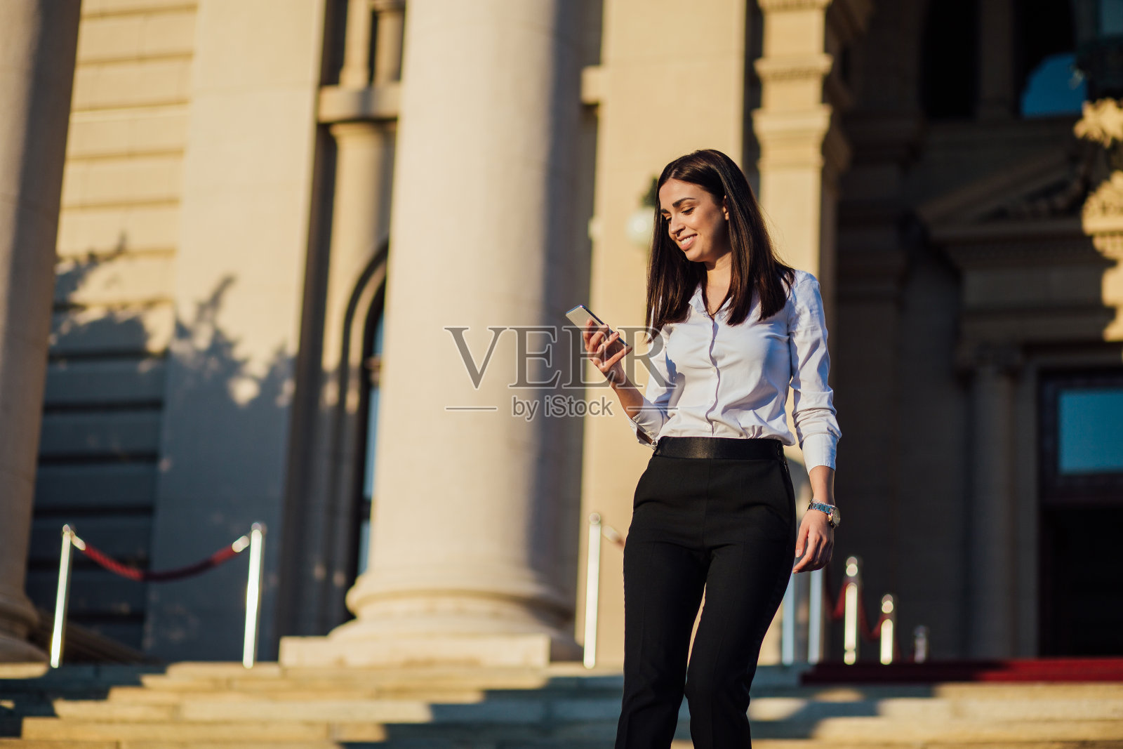 美丽的女人看起来很好照片摄影图片