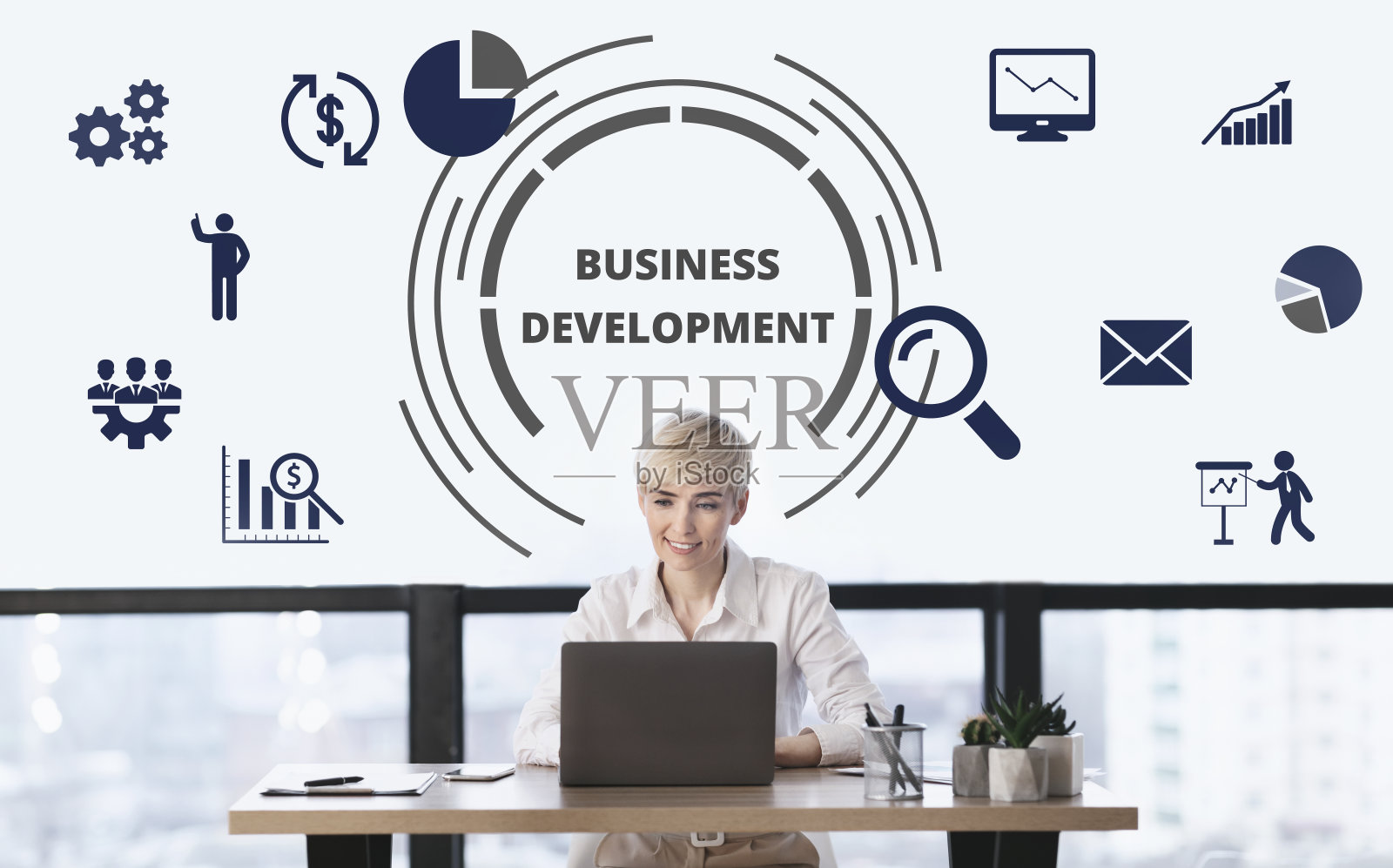 女商人在办公室用笔记本电脑工作,用商业图标拼贴照片摄影图片