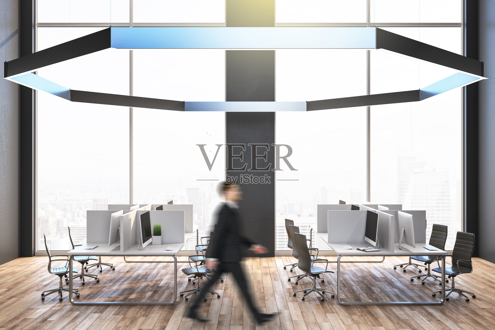 商人走在办公室里,可以看到城市的景色照片摄影图片