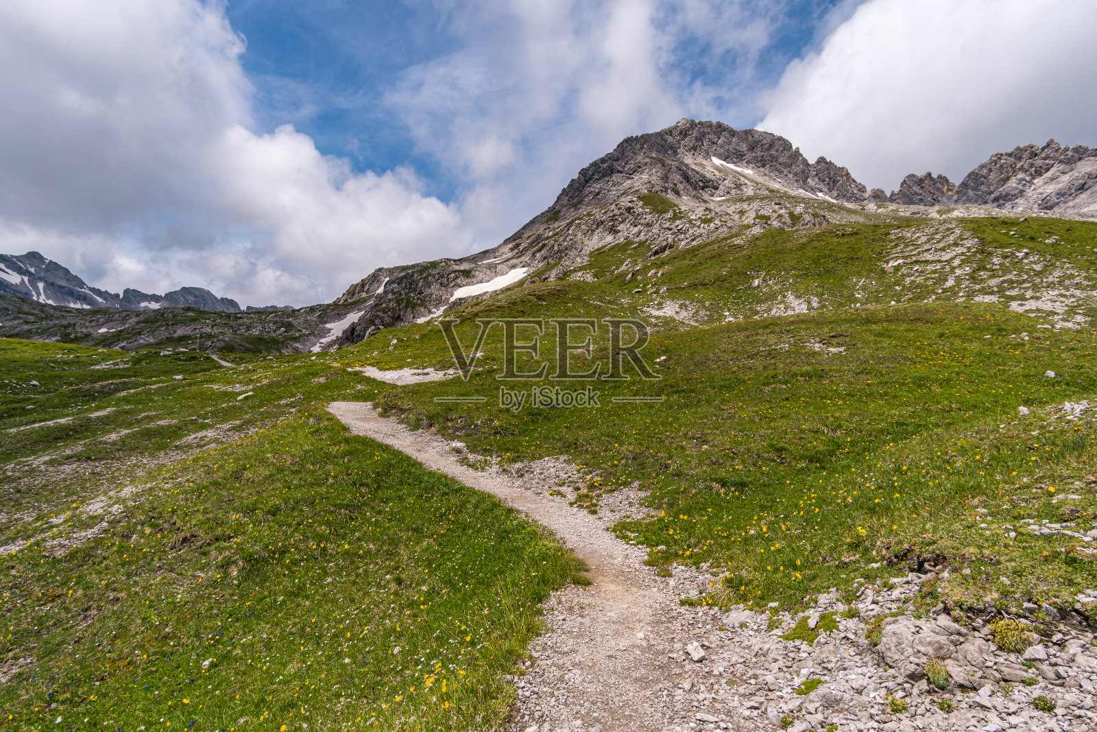 在奥地利佛拉尔伯格的勒夸伦山脉进行美妙的徒步旅行照片摄影图片