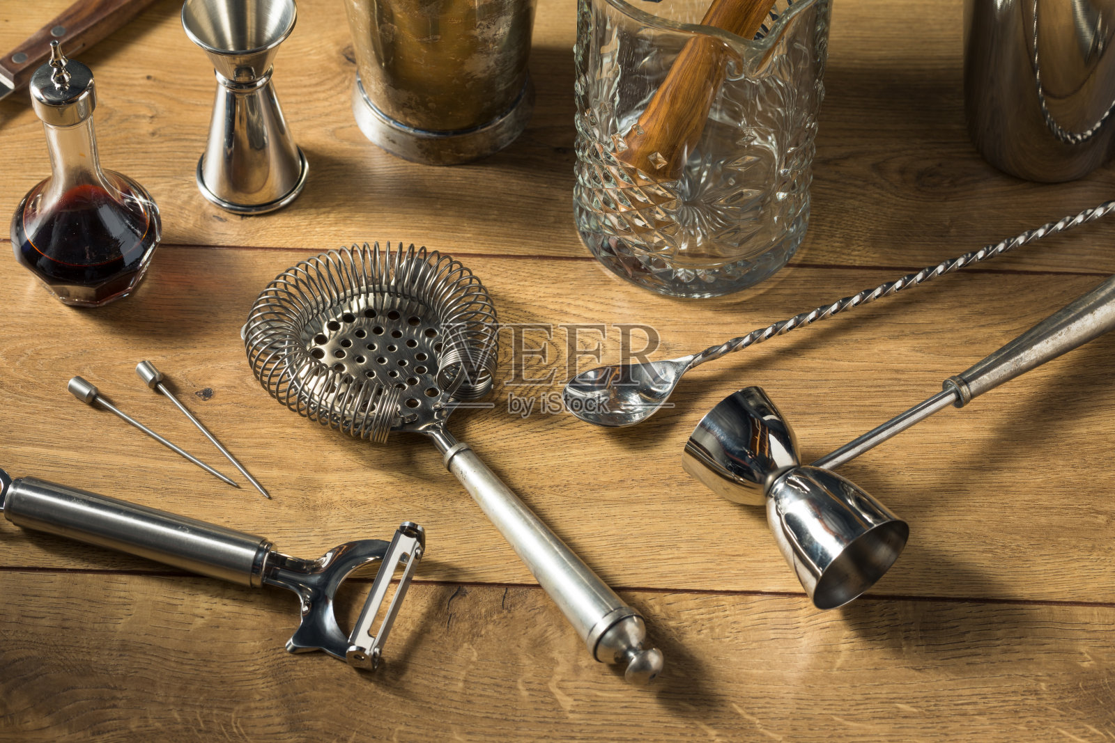 金属经典调酒师酒吧工具照片摄影图片