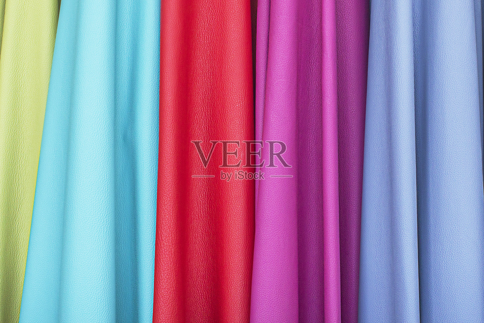 真皮革的彩色样品。照片摄影图片