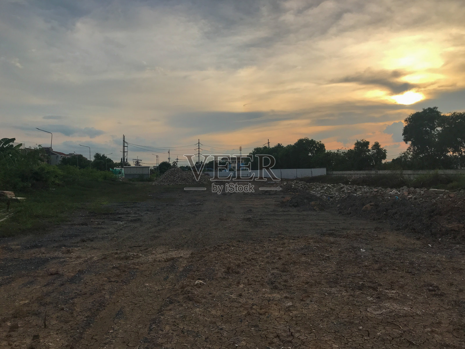 泰国建筑工地上的棕色泥土照片摄影图片