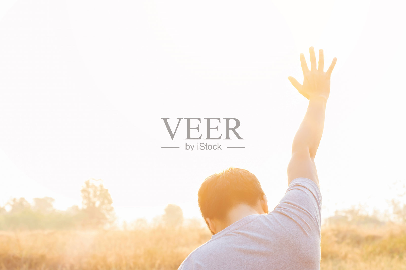 人的手握十字架。圣餐治疗保佑上帝帮助忏悔天主教照片摄影图片