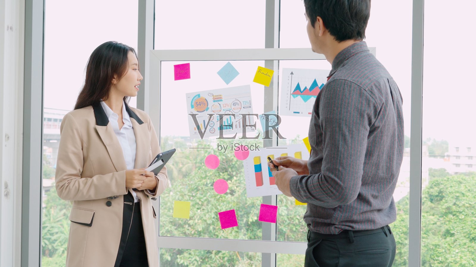 商业人士在项目规划委员会工作照片摄影图片