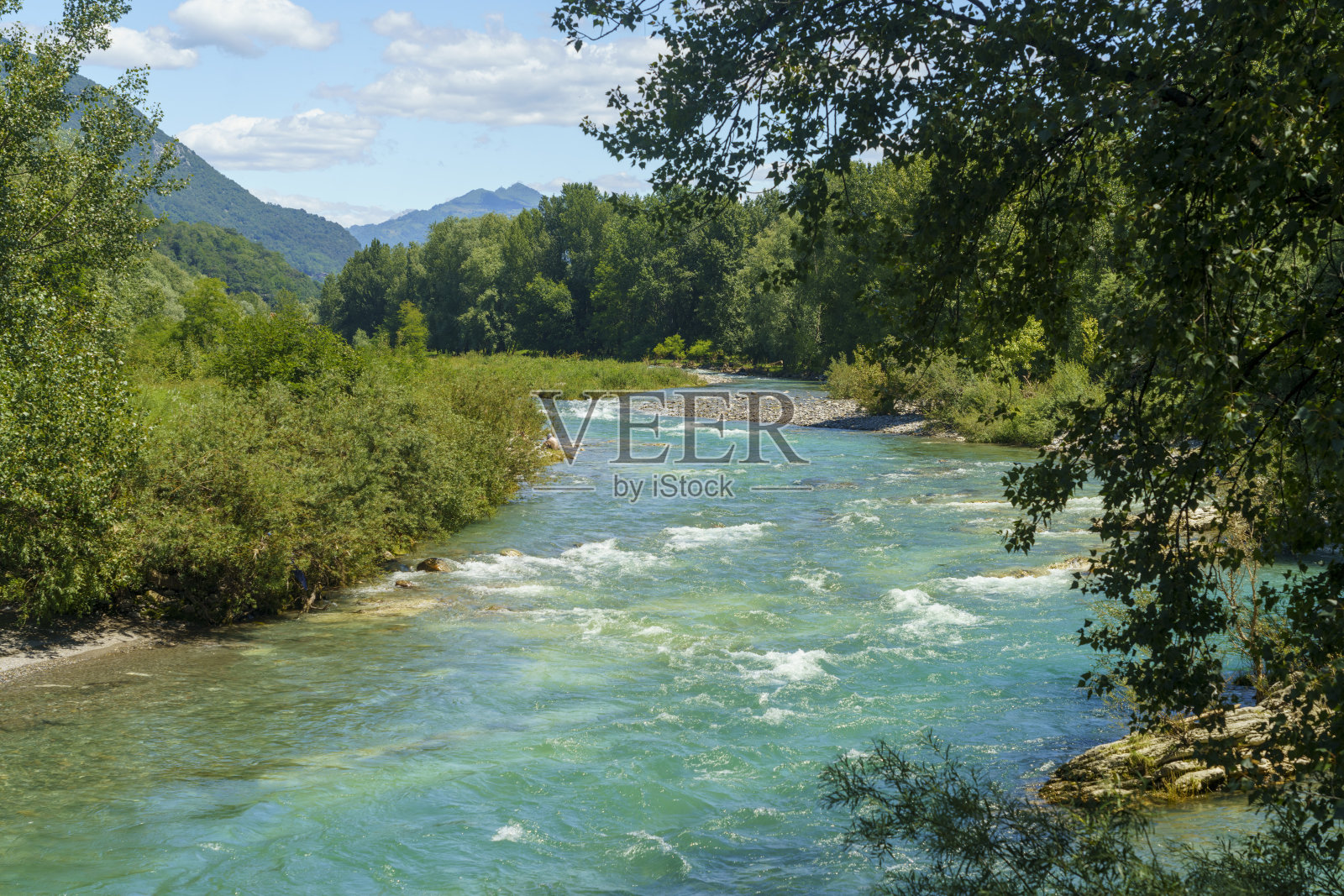 塞里奥河沿瓦尔塞里那自行车道在南姆布罗照片摄影图片