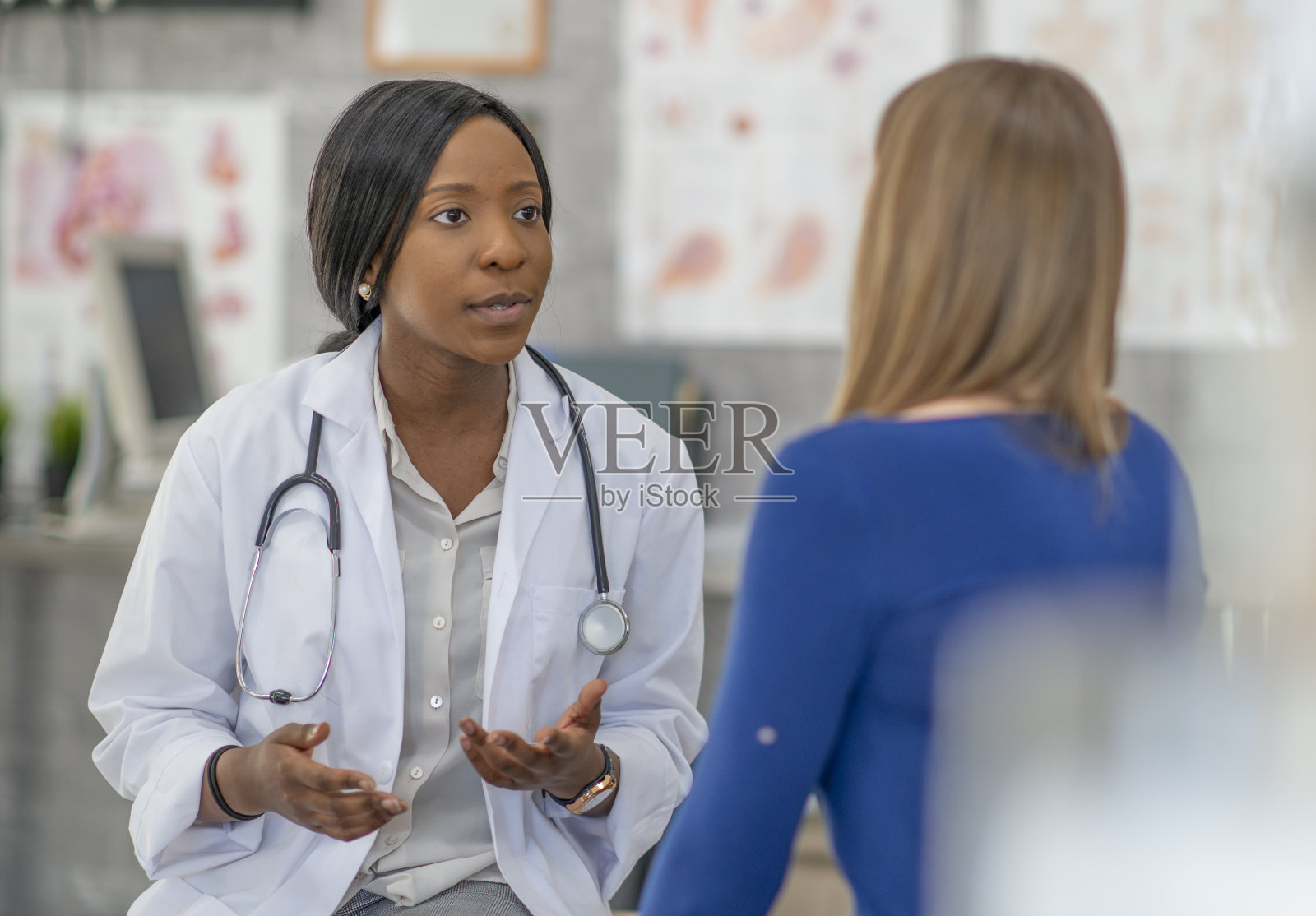 妇女有医疗预约照片摄影图片