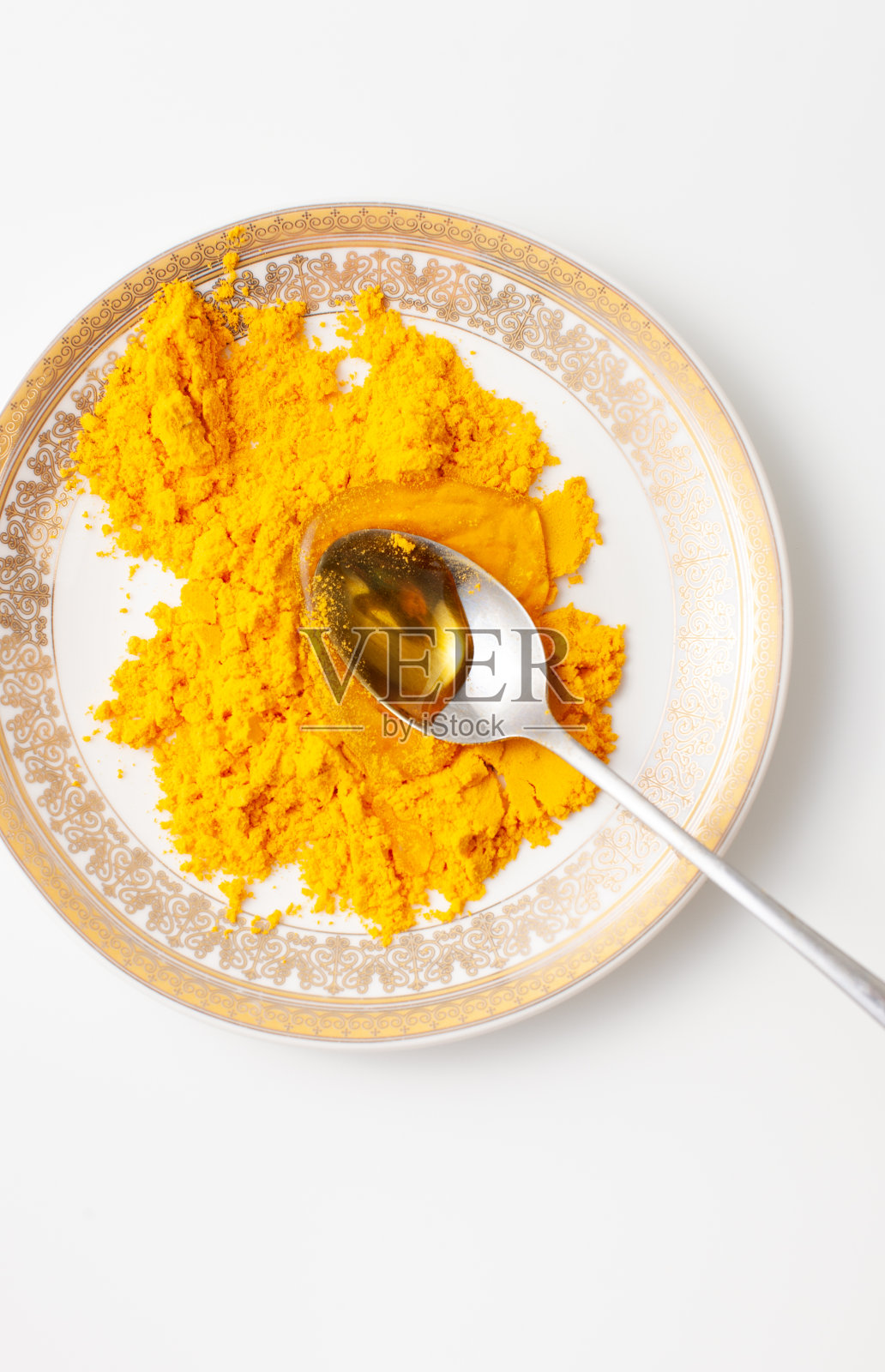 亚洲人的盘子里放一勺蜂蜜和姜黄照片摄影图片