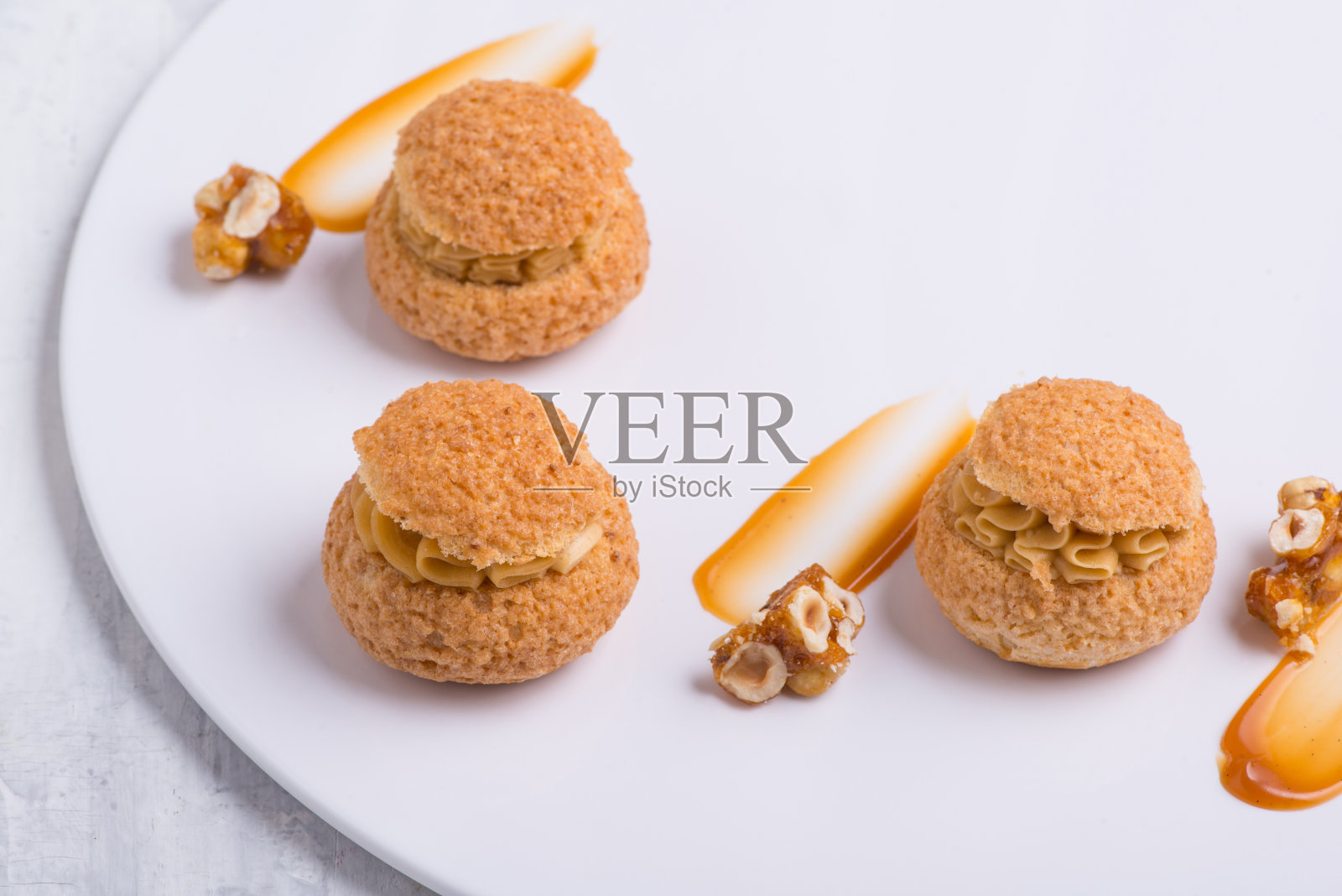 白色背景上的糖果照片摄影图片