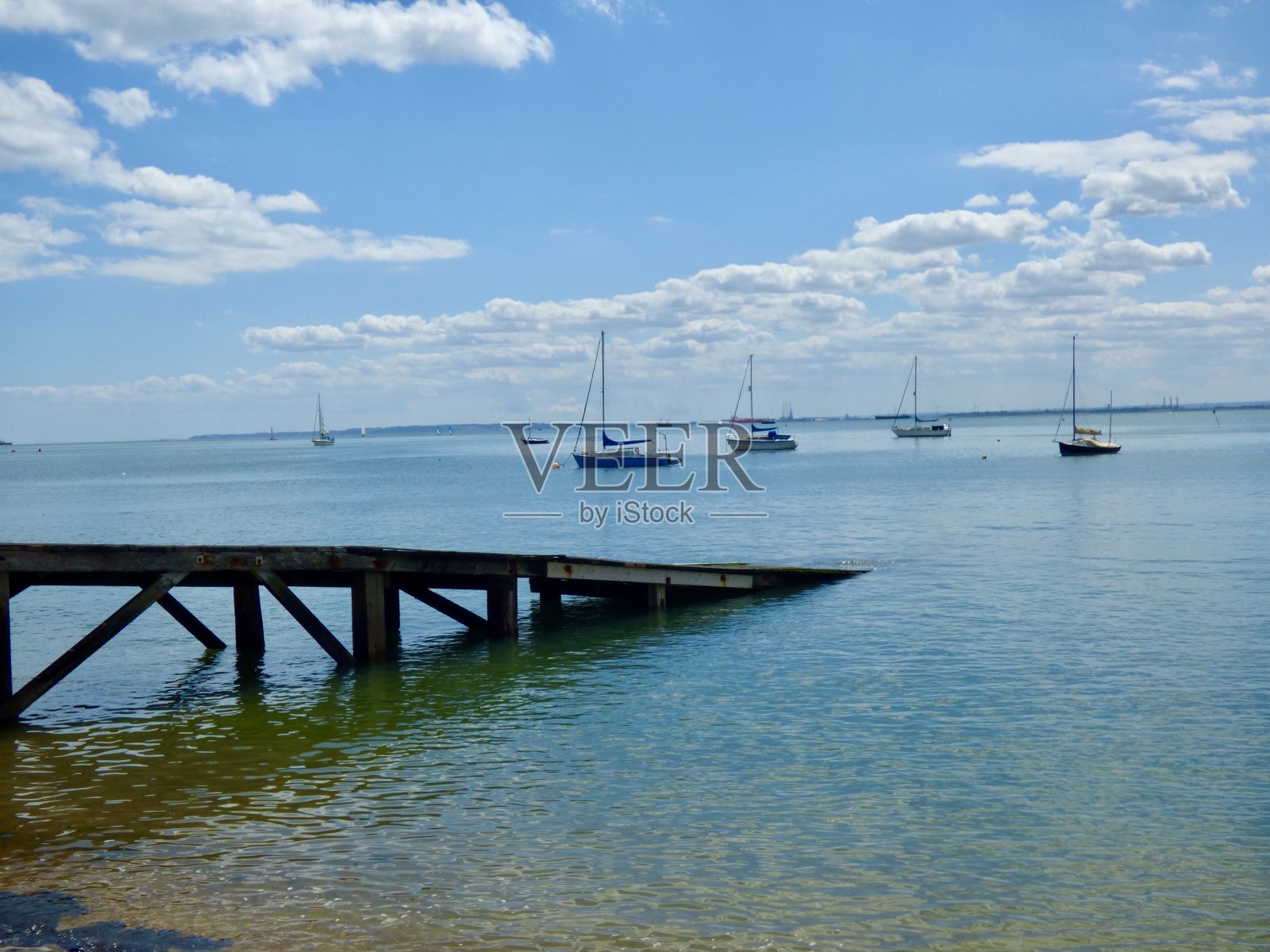 码头在海里照片摄影图片