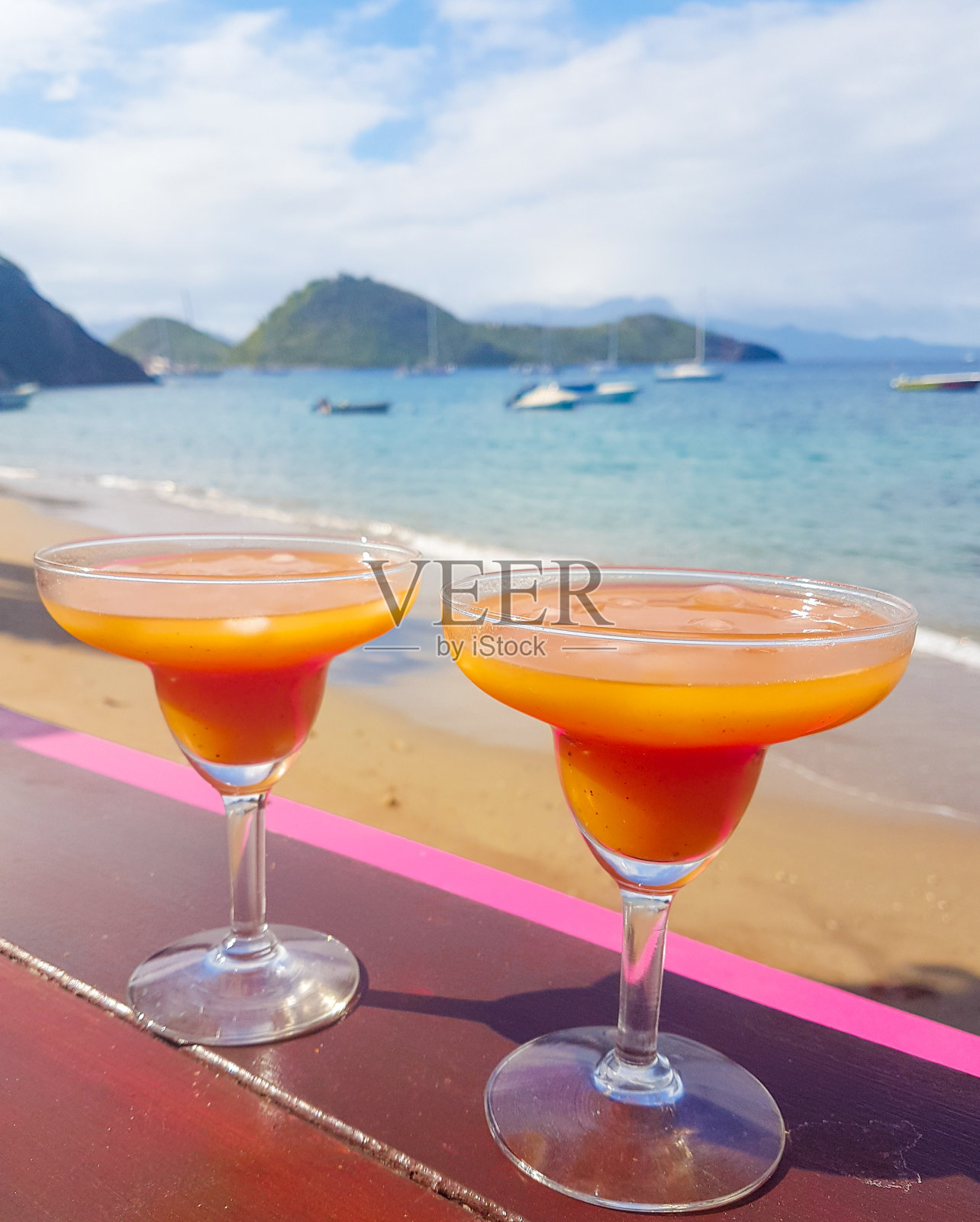 潘趣鸡尾酒在圣岛,瓜德罗普。照片摄影图片